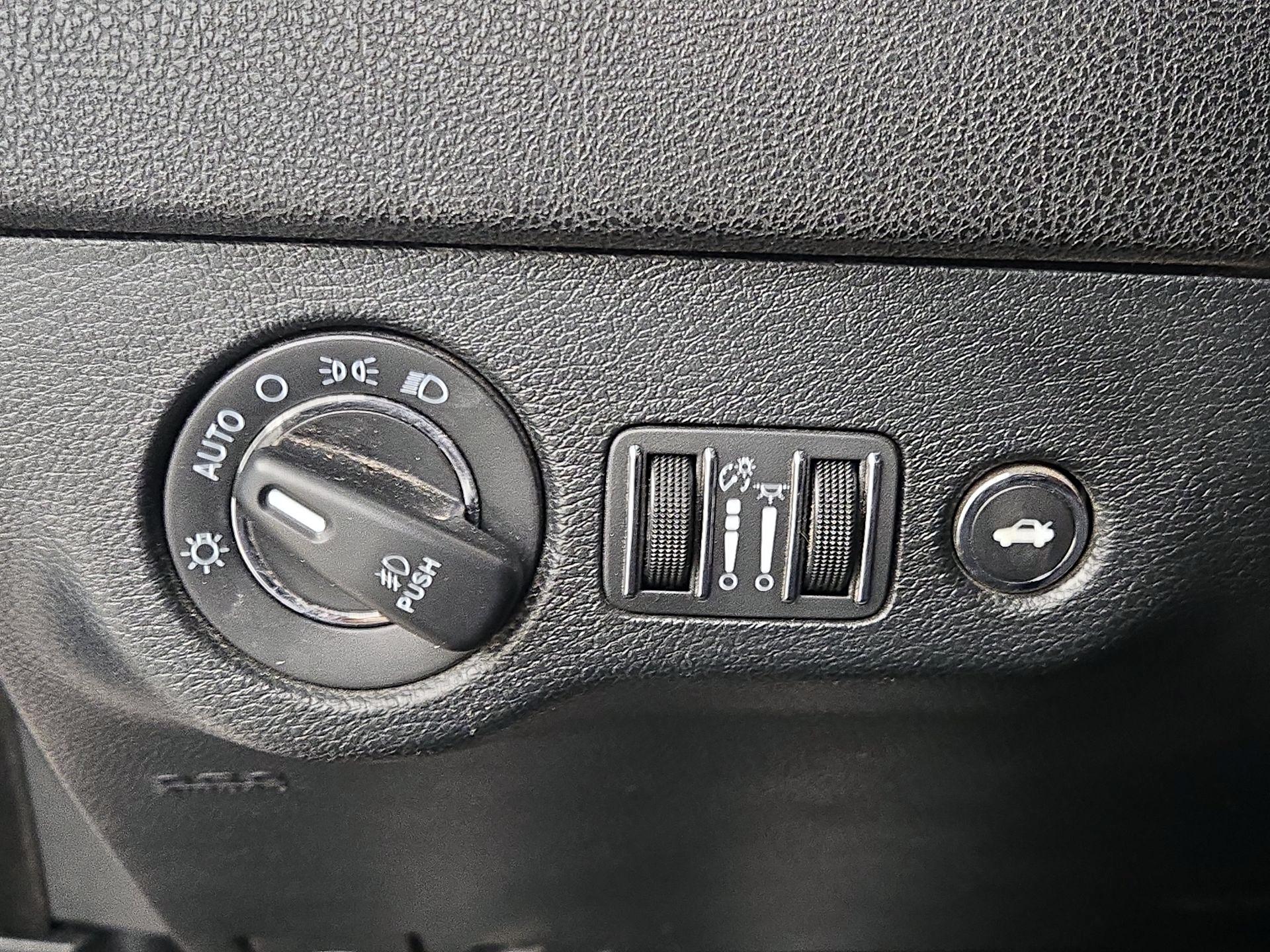 Thumbnail: 2019 Chrysler 300 - 13