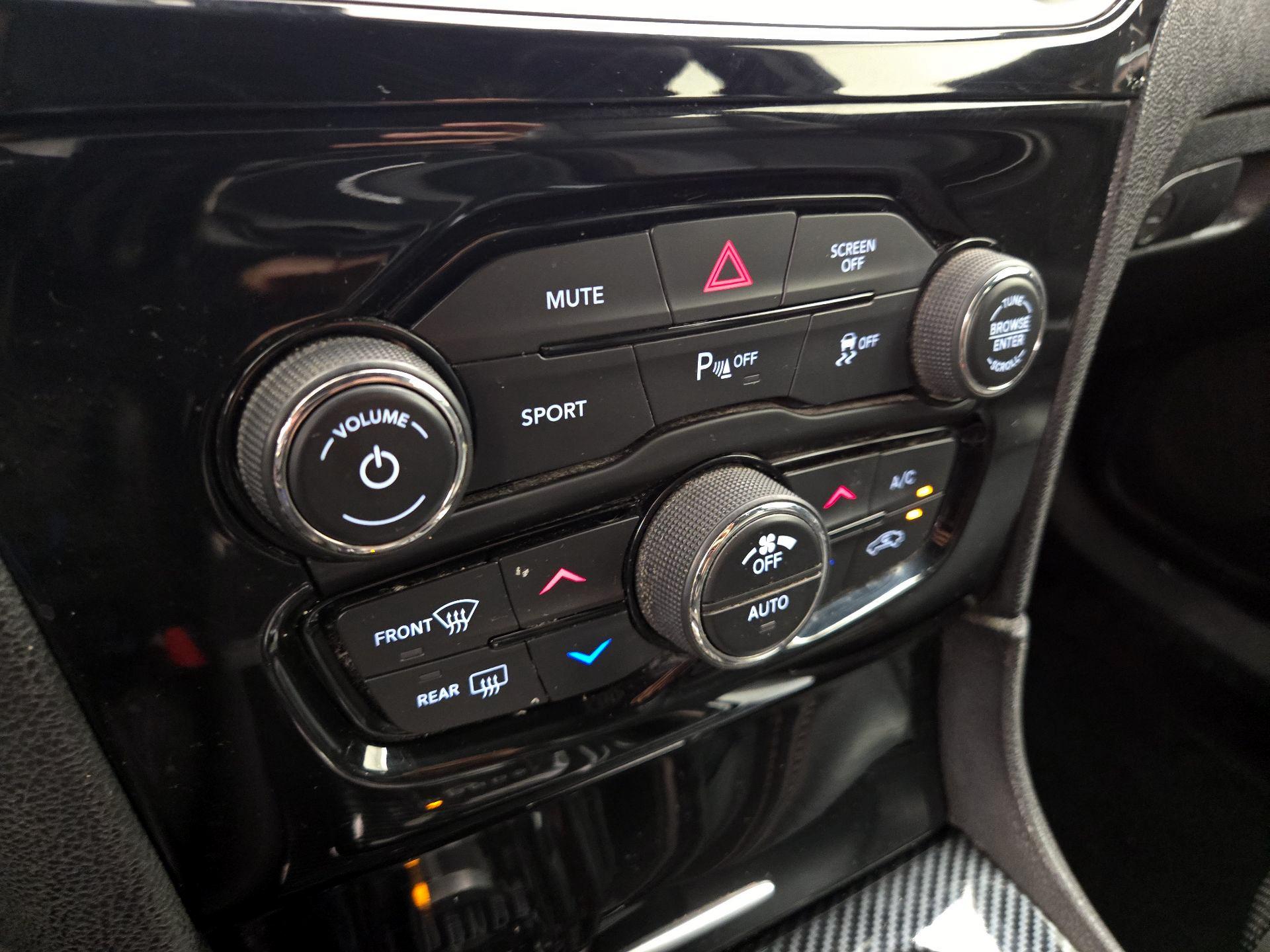 Thumbnail: 2019 Chrysler 300 - 16