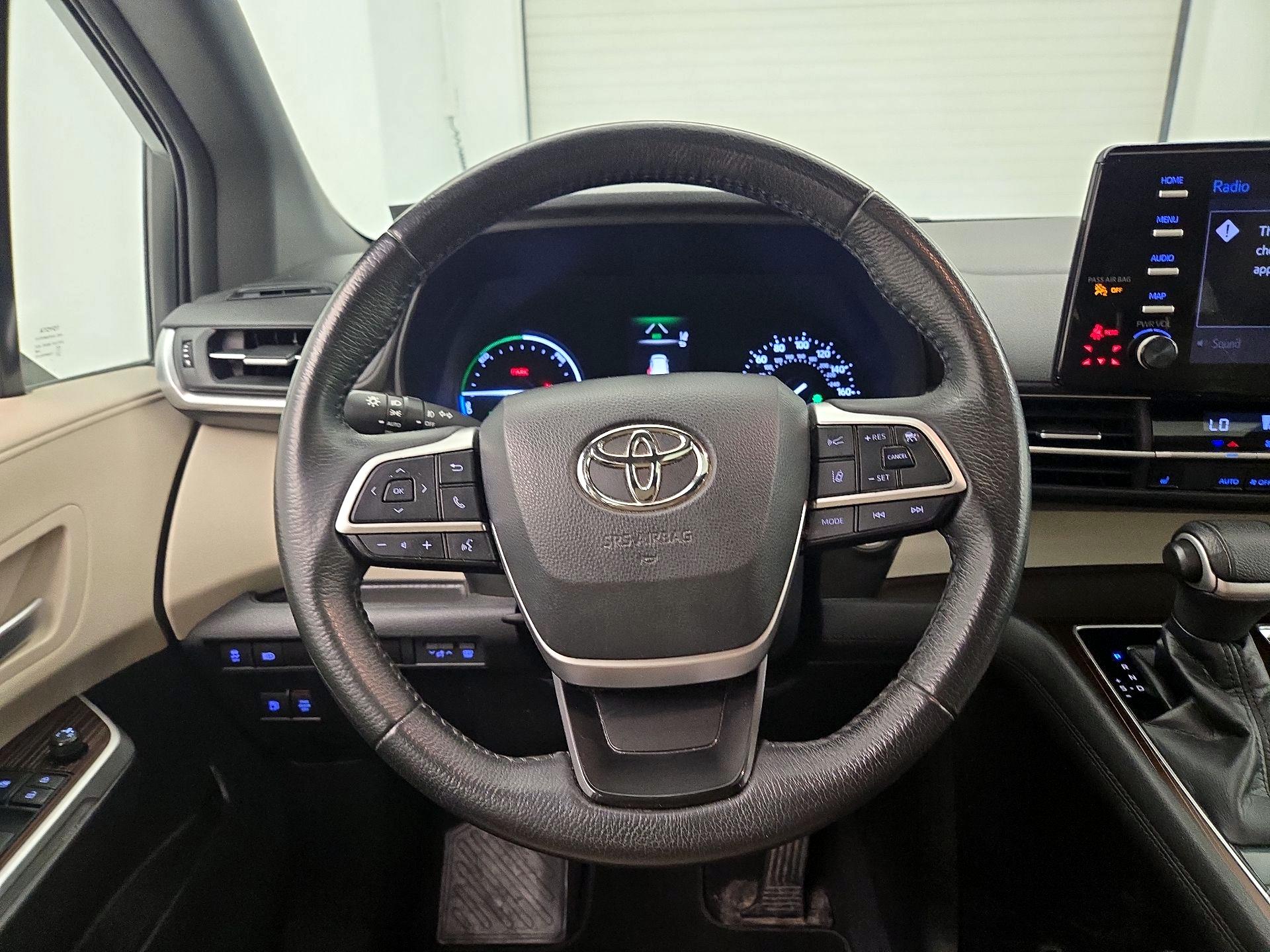 Thumbnail: 2021 Toyota Sienna - 10