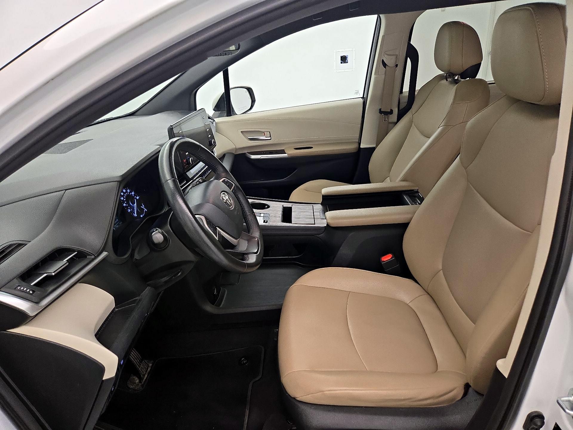 Thumbnail: 2021 Toyota Sienna - 11