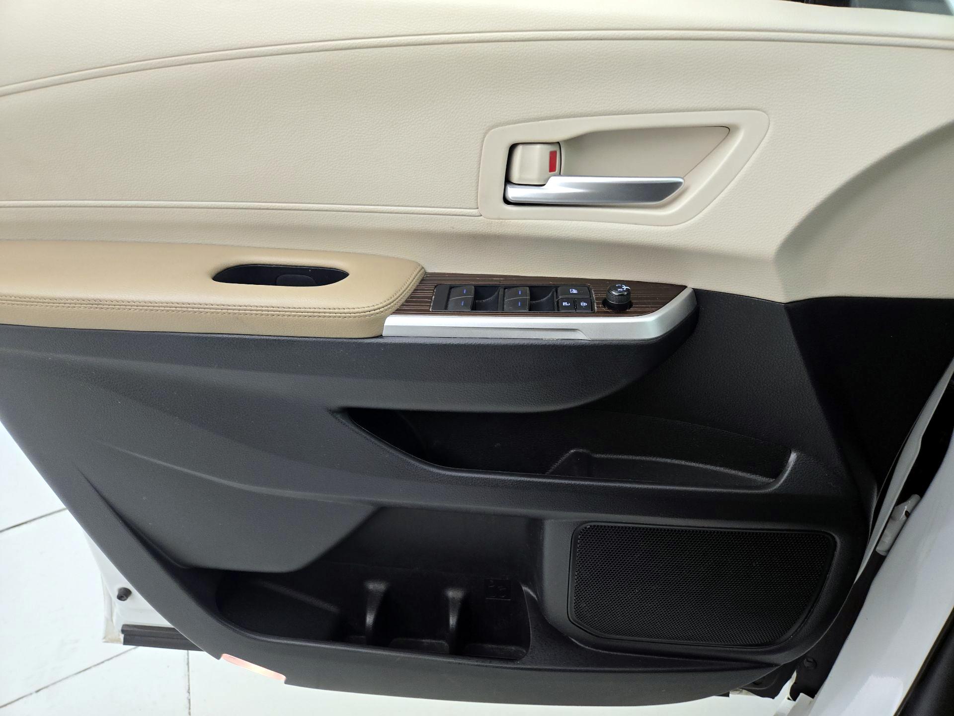 Thumbnail: 2021 Toyota Sienna - 12