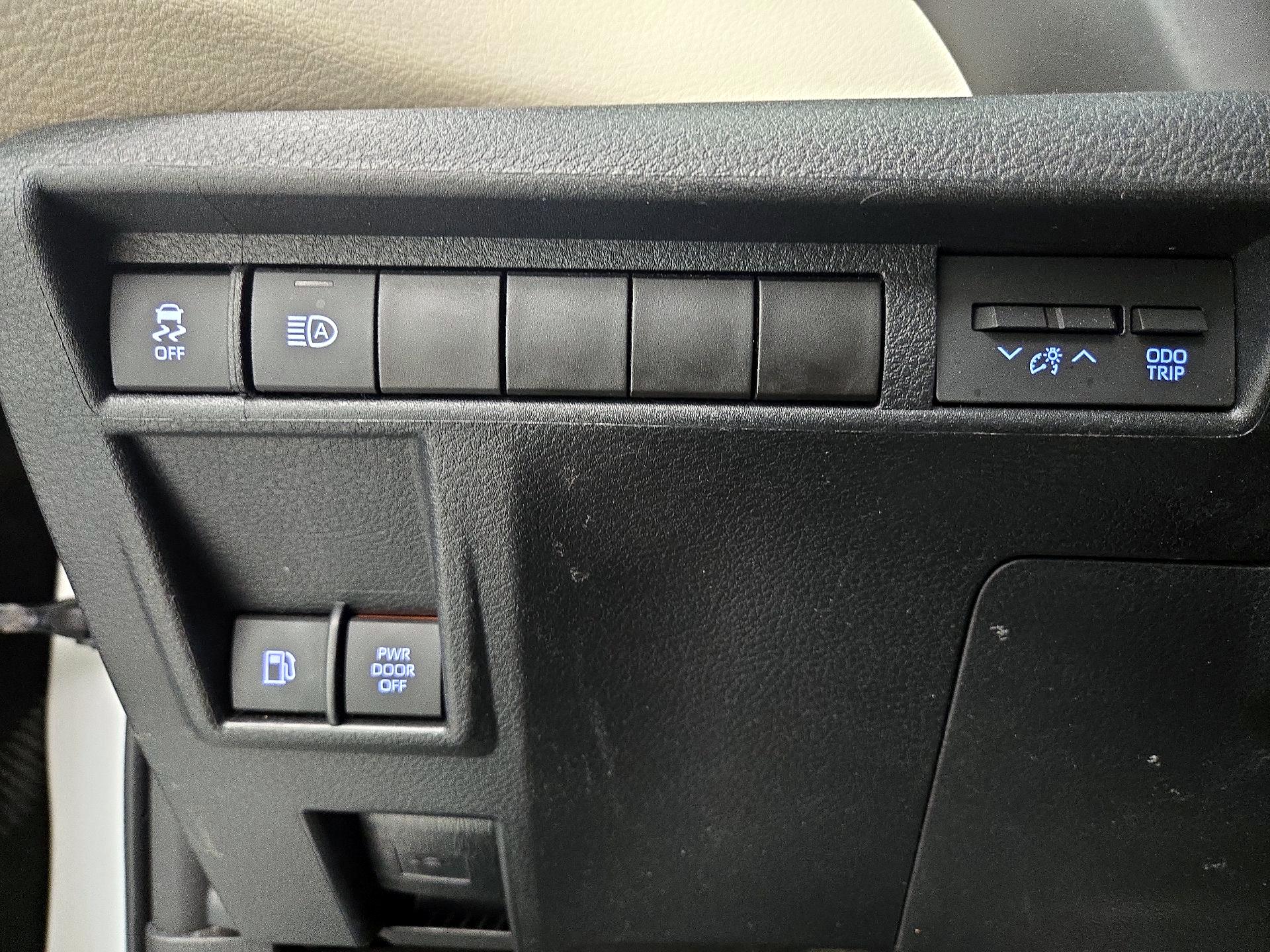 Thumbnail: 2021 Toyota Sienna - 13