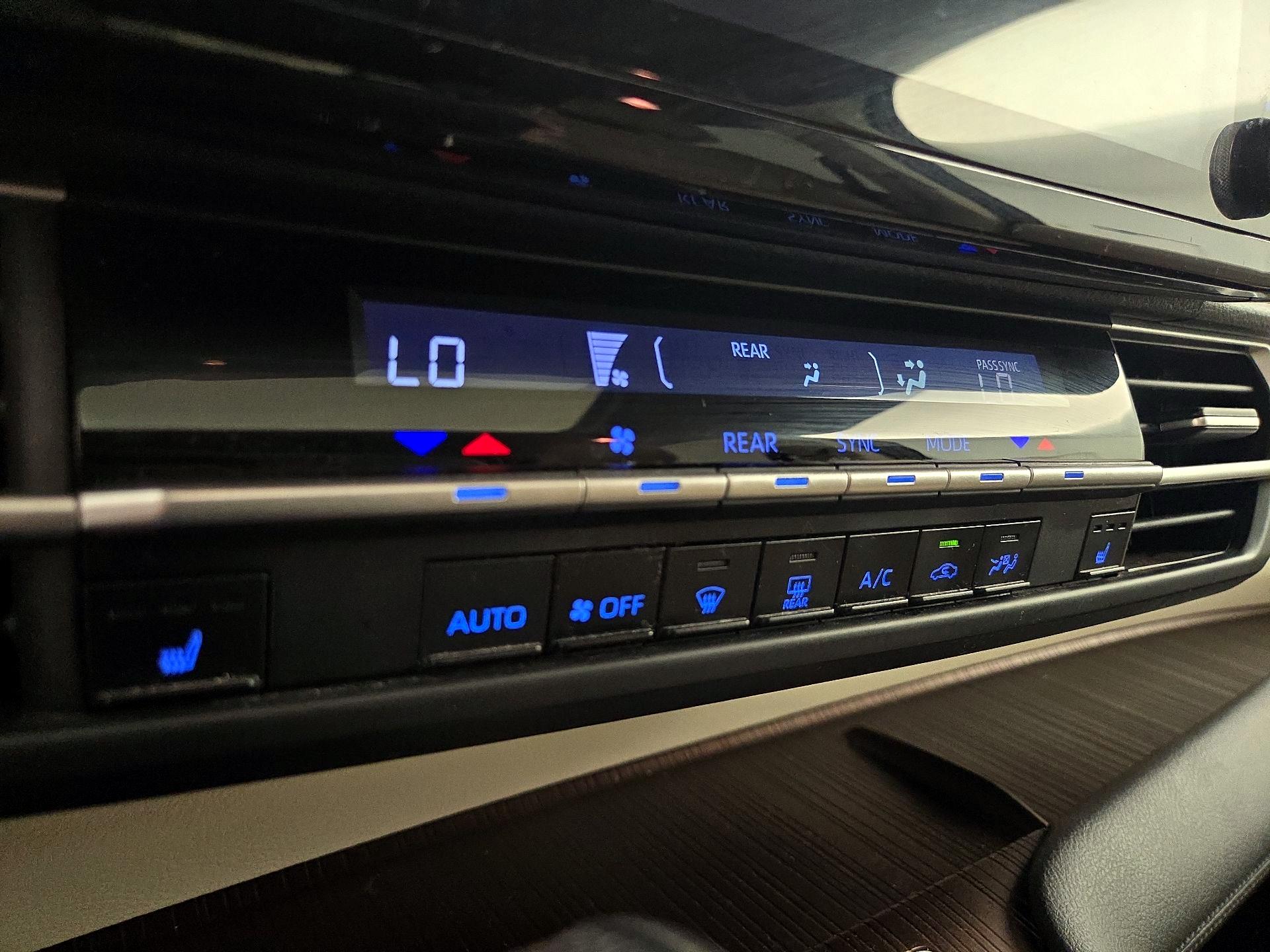 Thumbnail: 2021 Toyota Sienna - 16