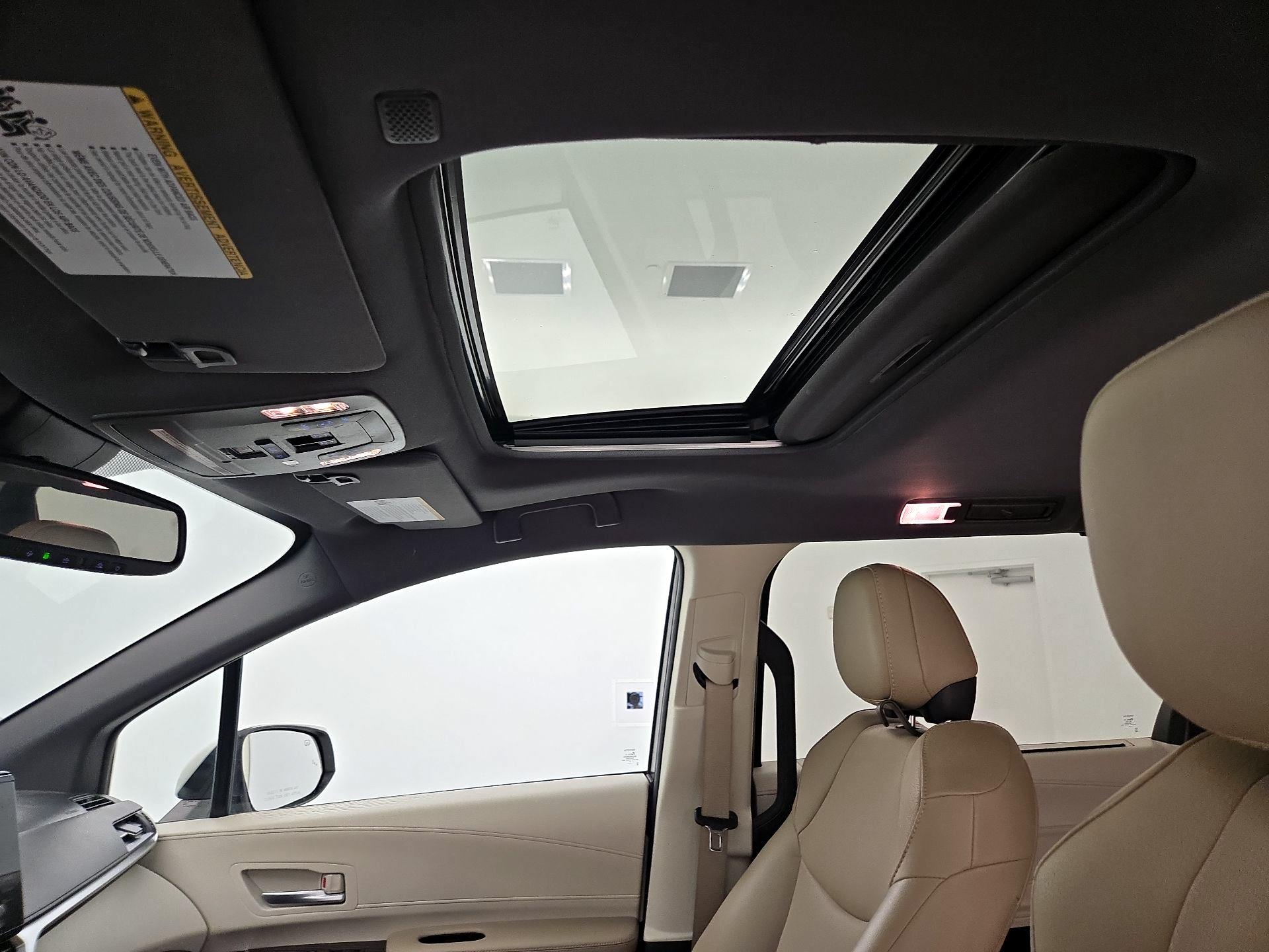 Thumbnail: 2021 Toyota Sienna - 19