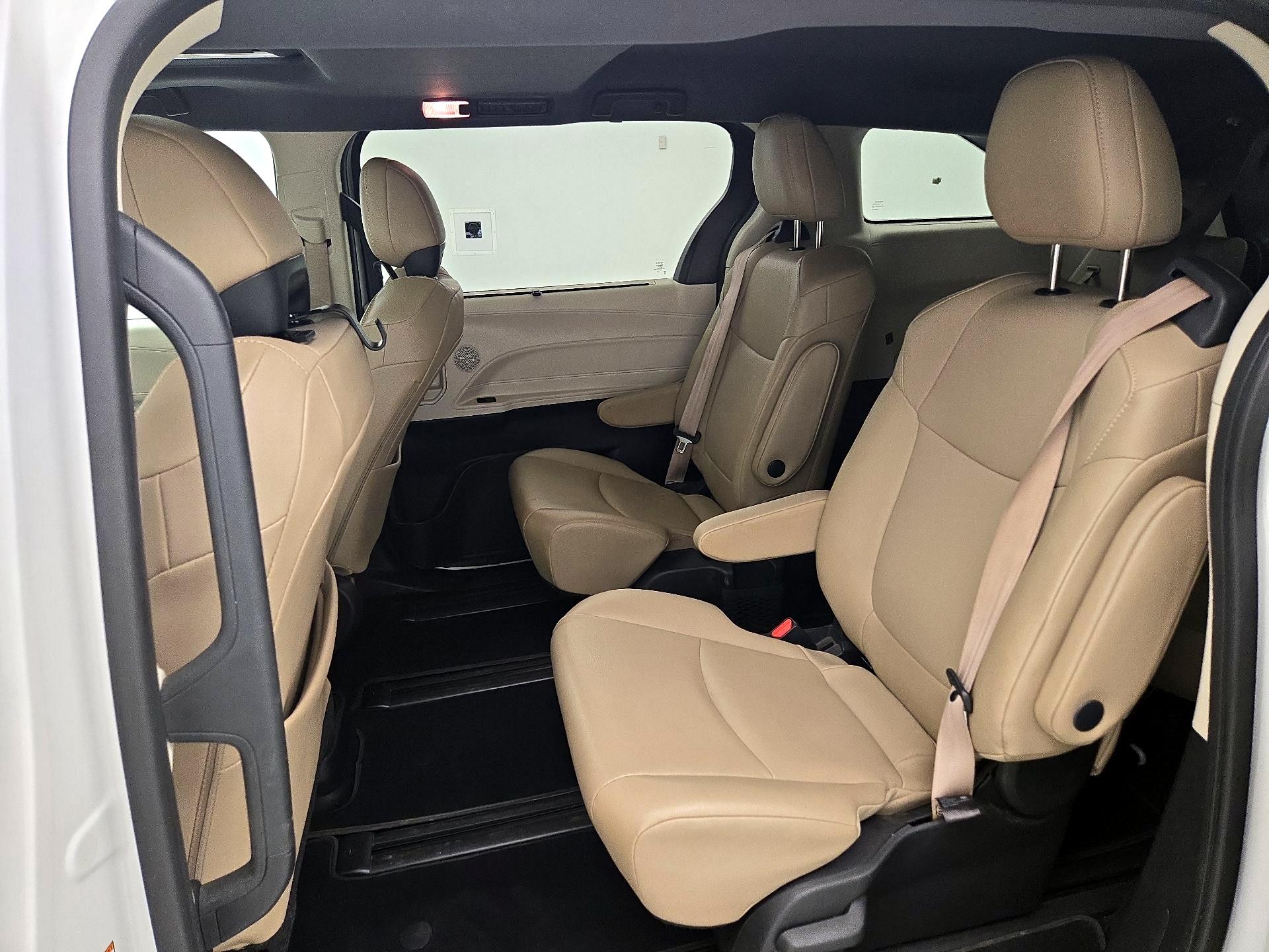 Thumbnail: 2021 Toyota Sienna - 20