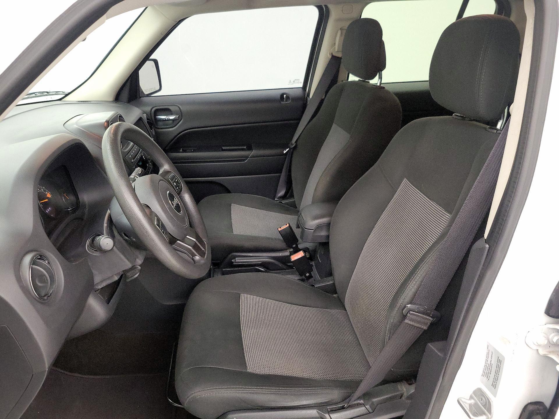 Thumbnail: 2015 Jeep Patriot - 11