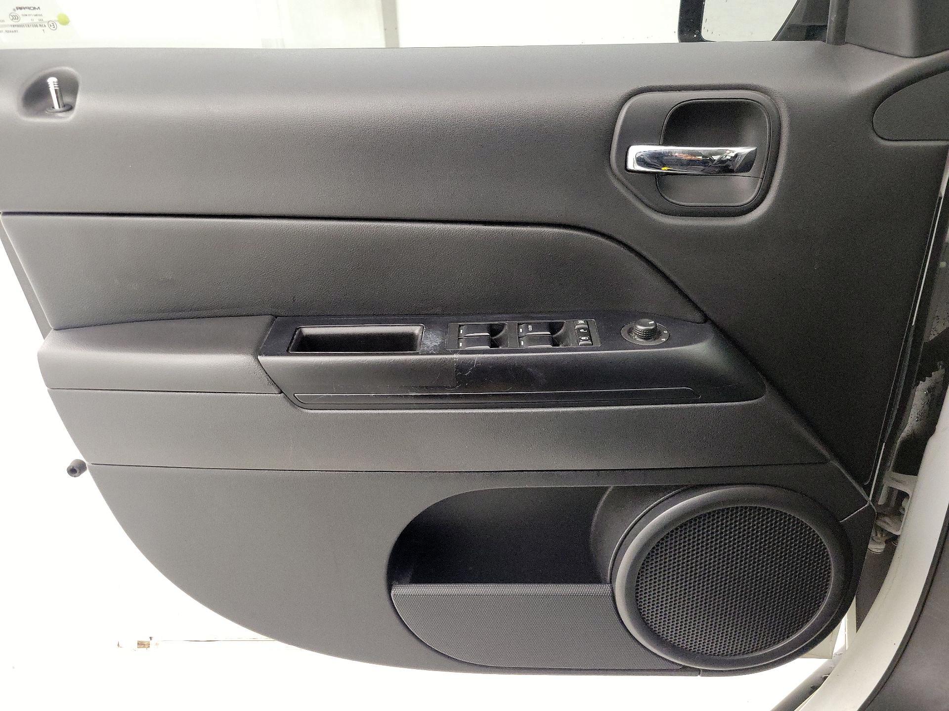 Thumbnail: 2015 Jeep Patriot - 12