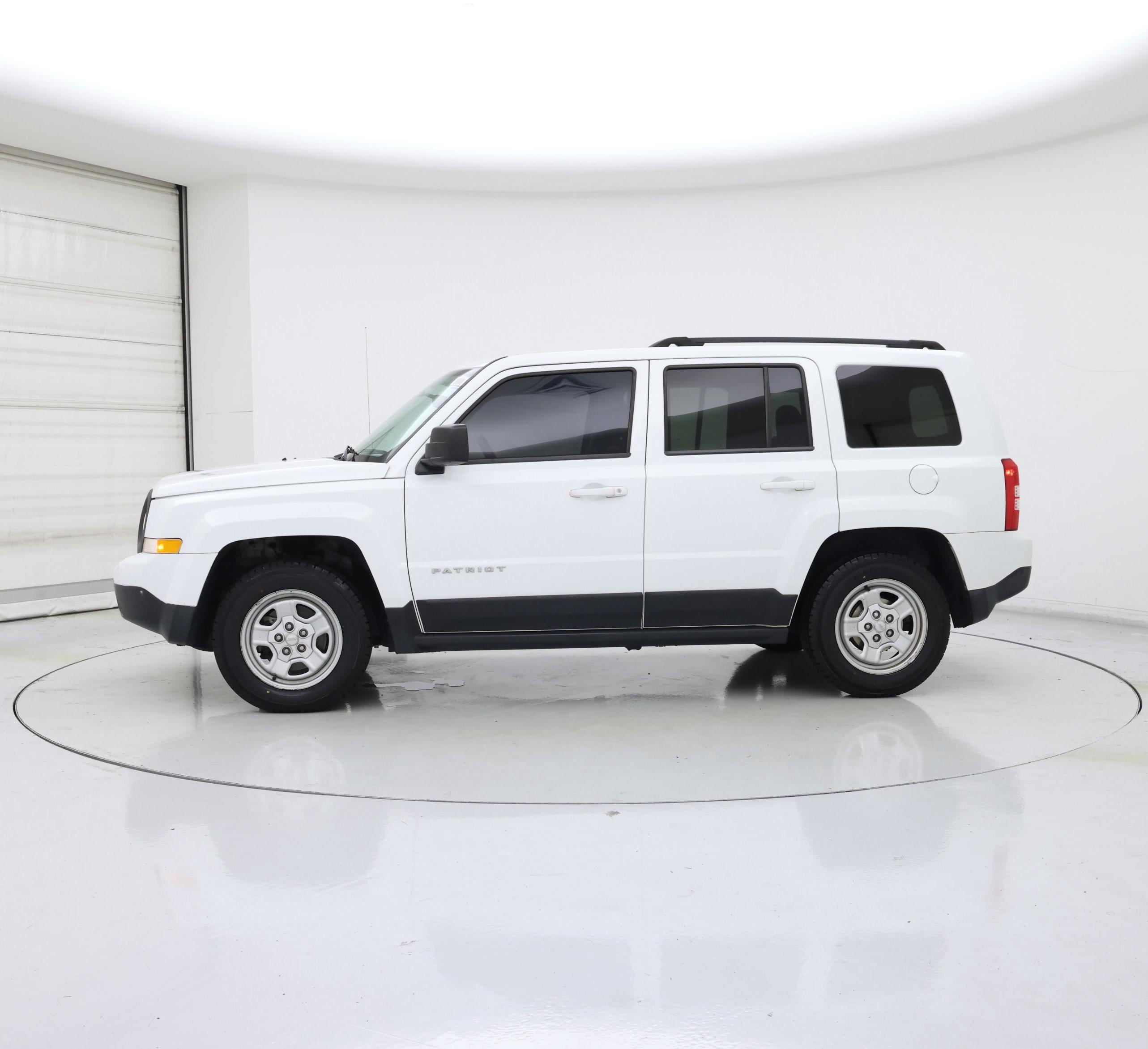 Thumbnail: 2015 Jeep Patriot - 3
