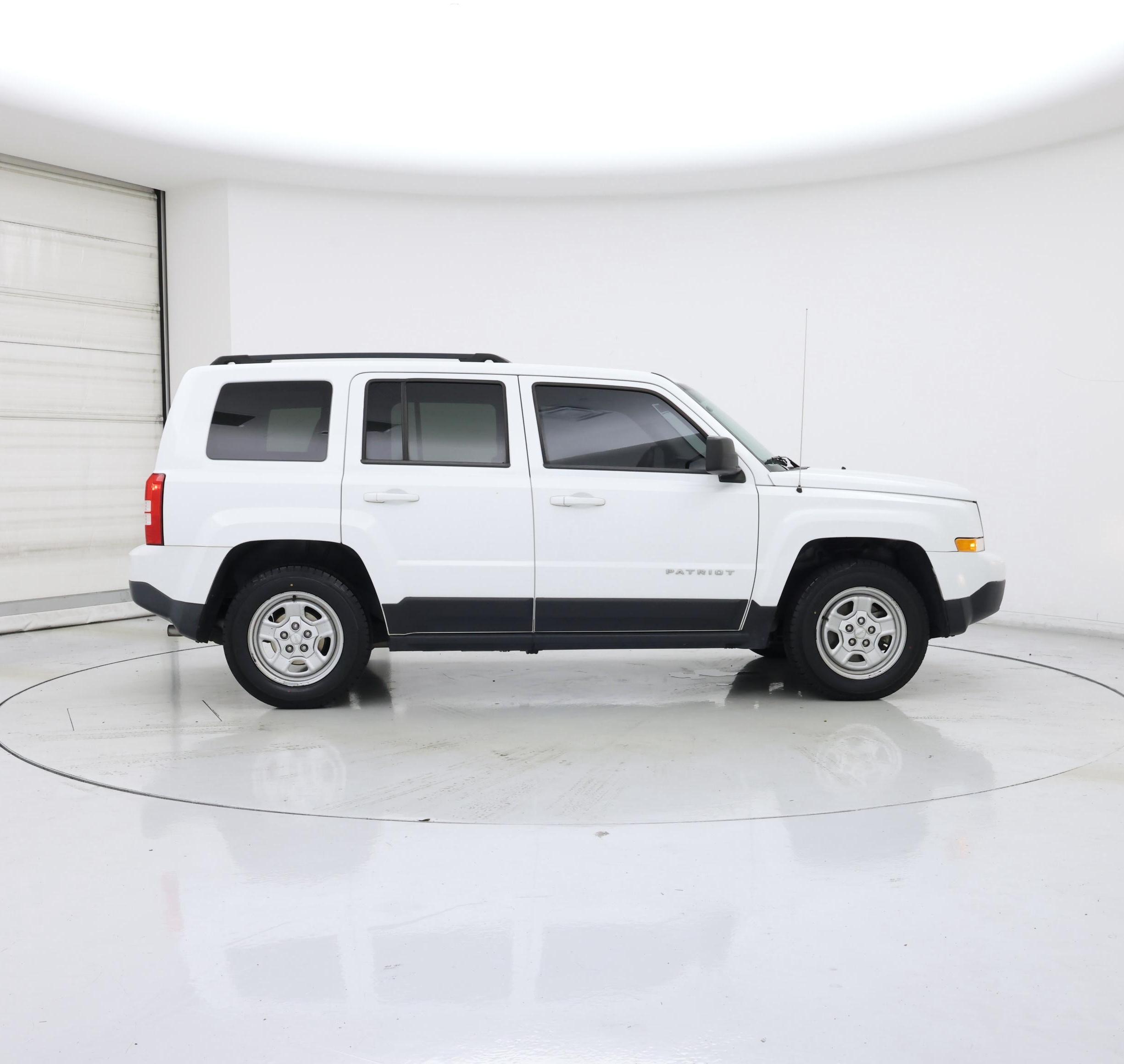 Thumbnail: 2015 Jeep Patriot - 7