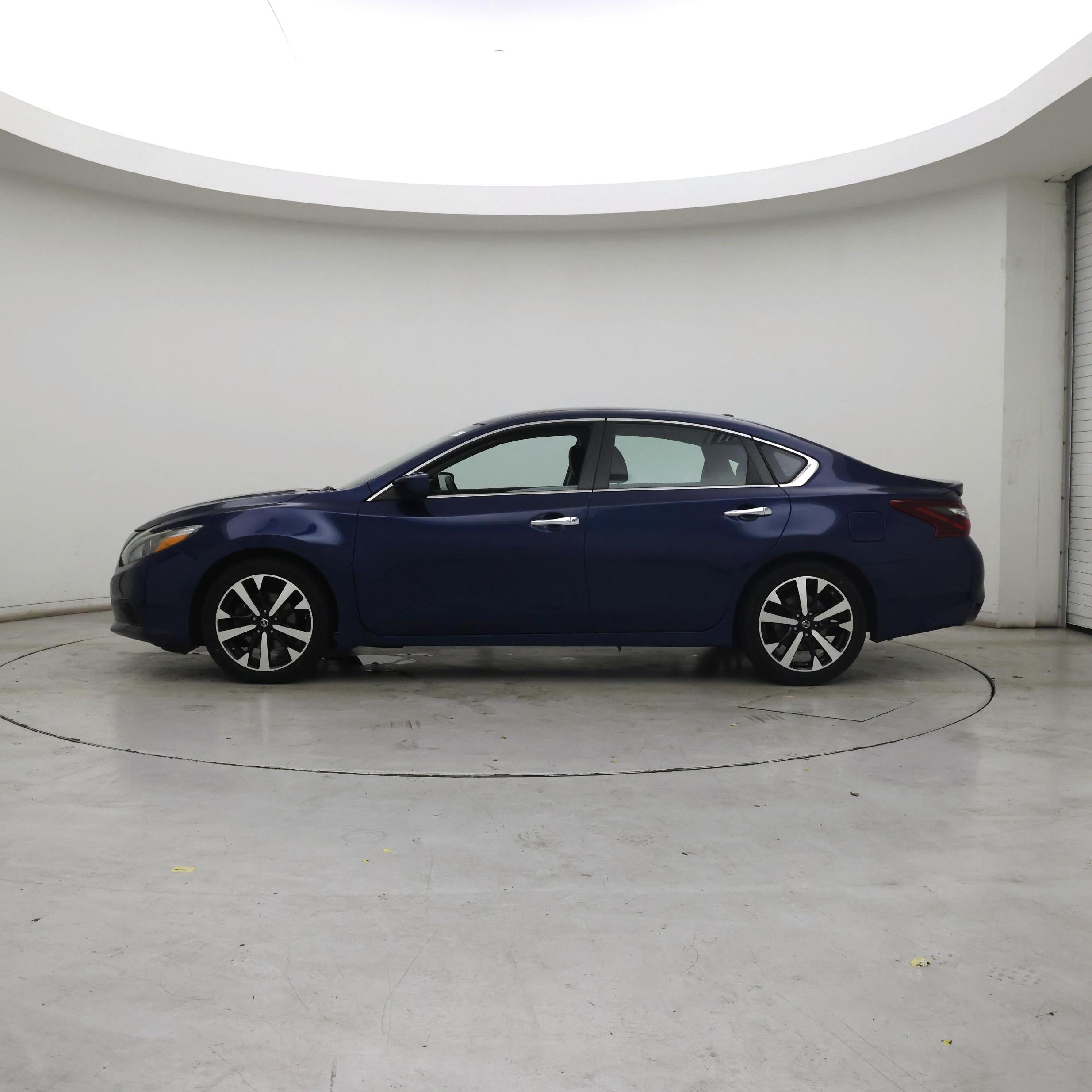 Thumbnail: 2018 Nissan Altima - 3