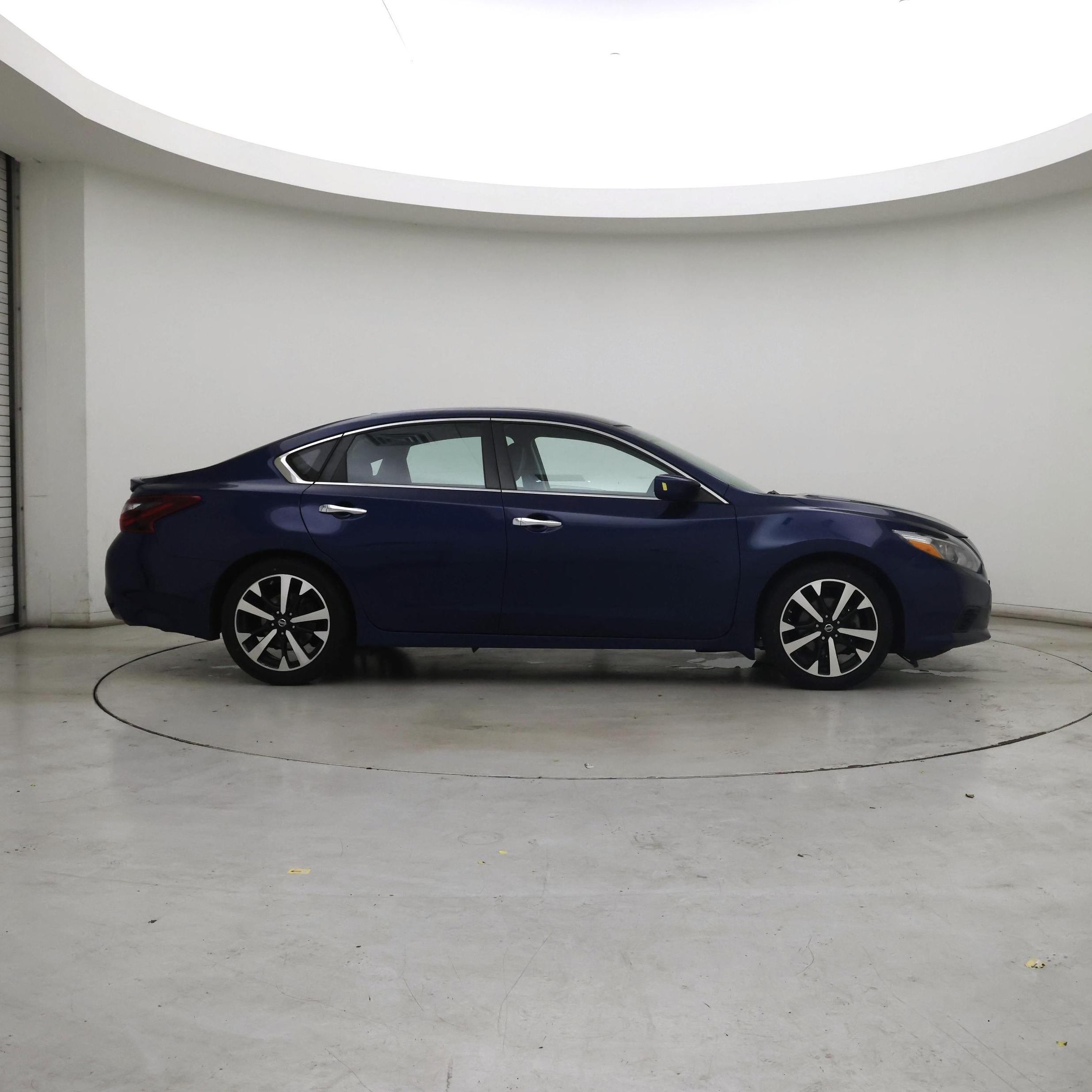 Thumbnail: 2018 Nissan Altima - 7