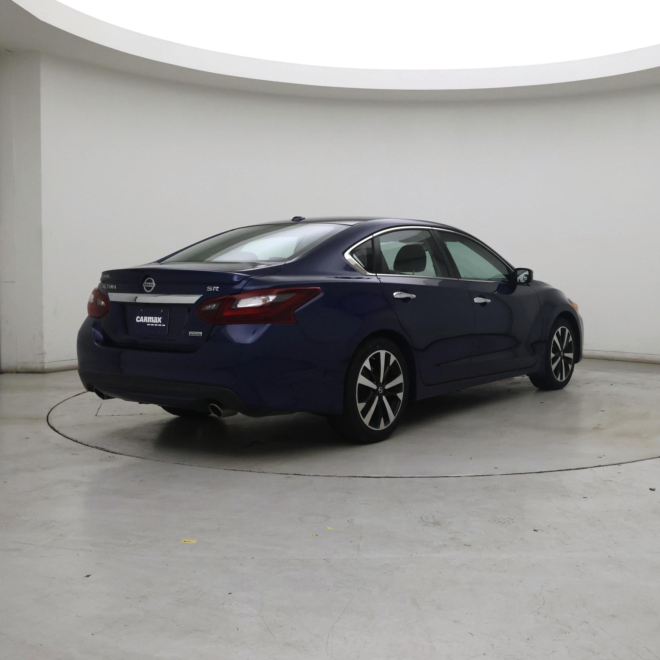 Thumbnail: 2018 Nissan Altima - 8