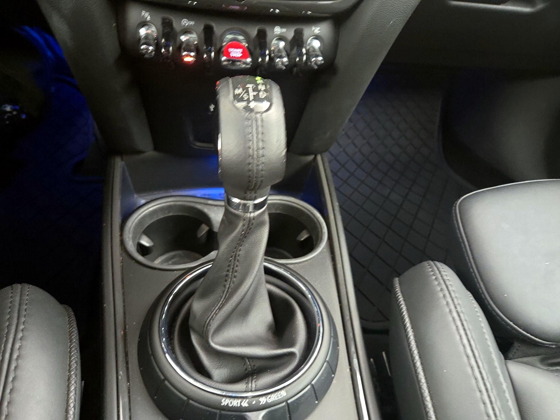 Thumbnail: 2017 MINI Cooper Countryman - 18