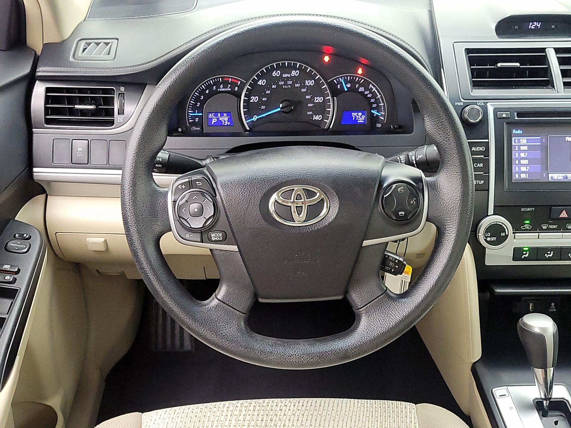 Thumbnail: 2014 Toyota Camry - 10