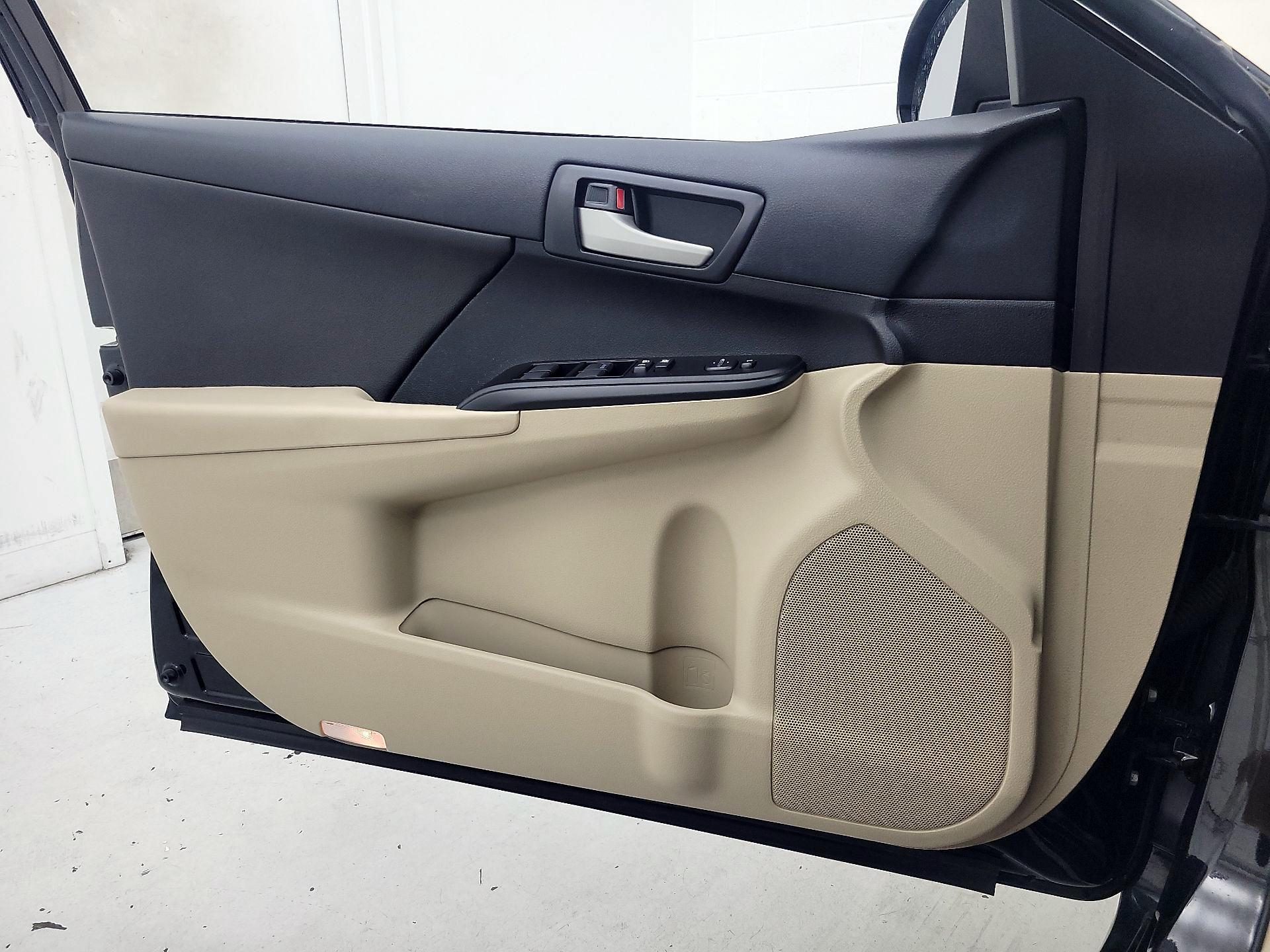 Thumbnail: 2014 Toyota Camry - 12