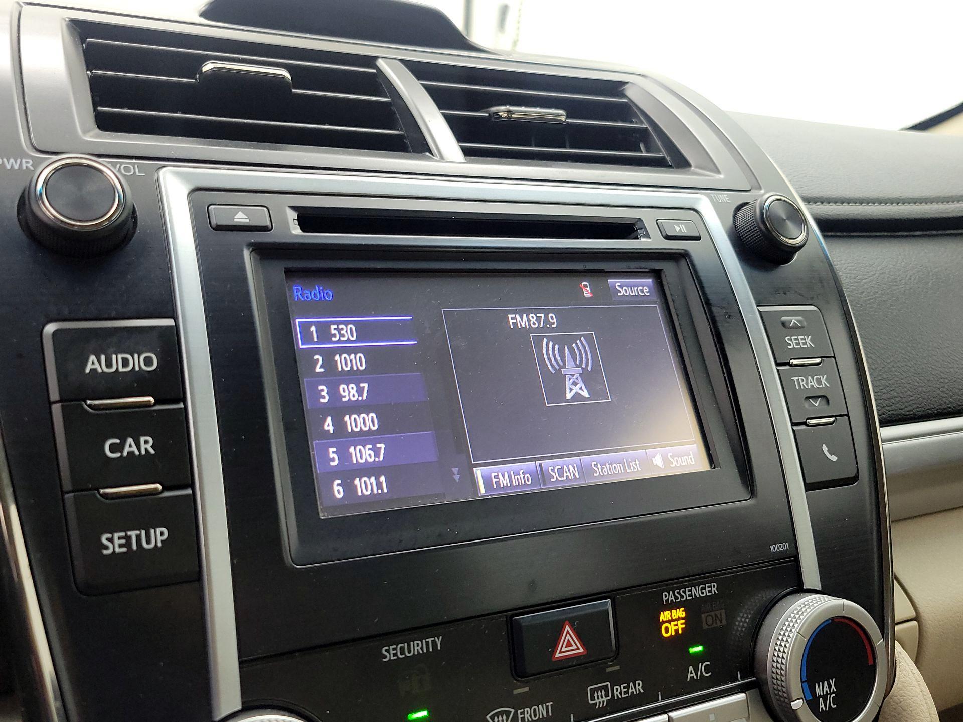 Thumbnail: 2014 Toyota Camry - 15