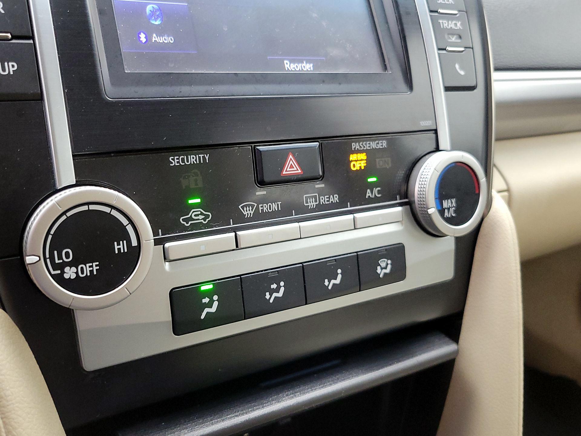 Thumbnail: 2014 Toyota Camry - 16