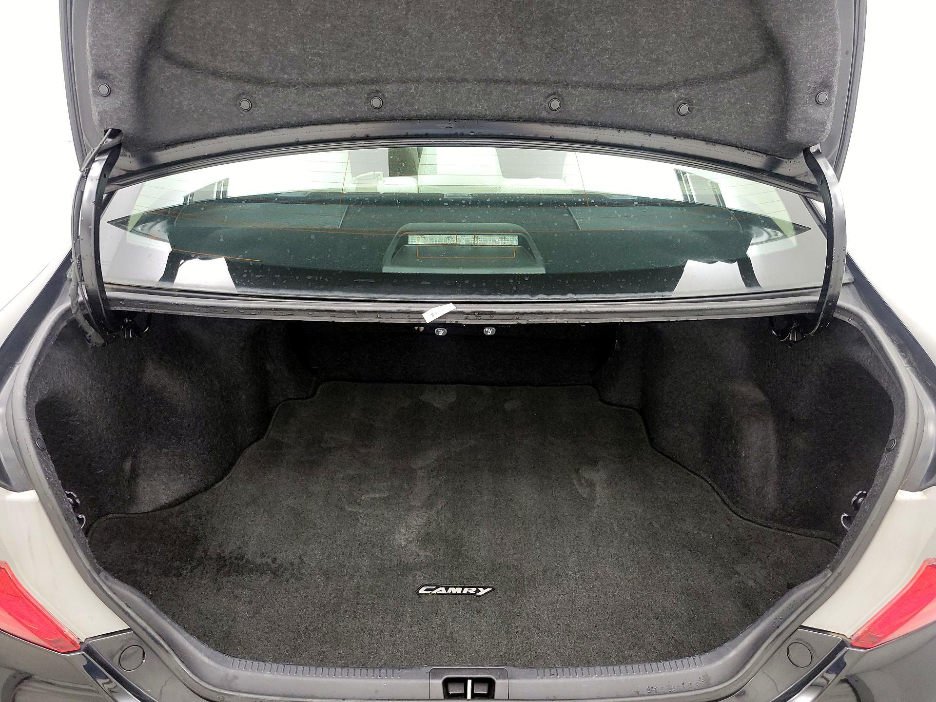 Thumbnail: 2014 Toyota Camry - 20