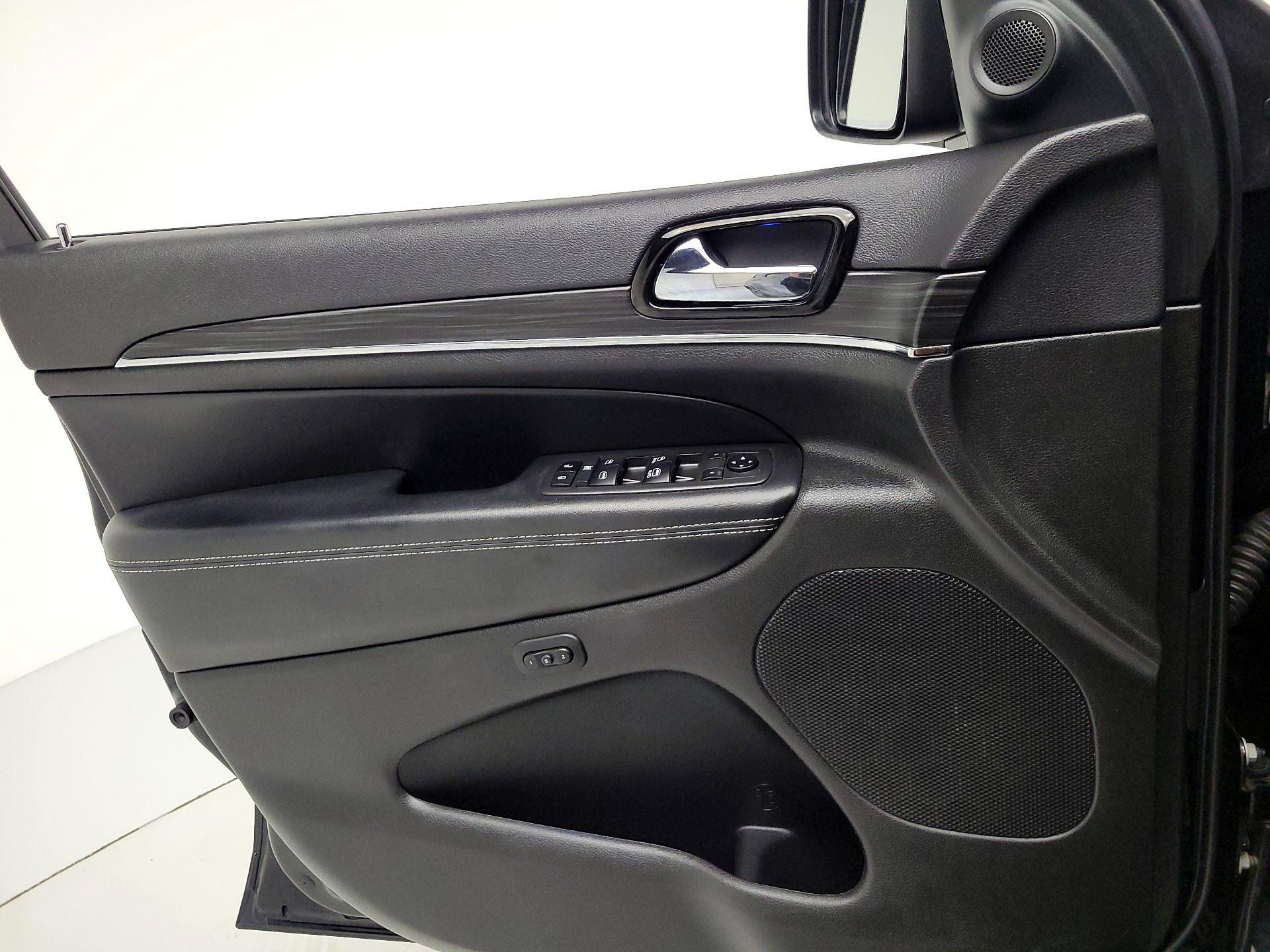 Thumbnail: 2021 Jeep Grand Cherokee - 12
