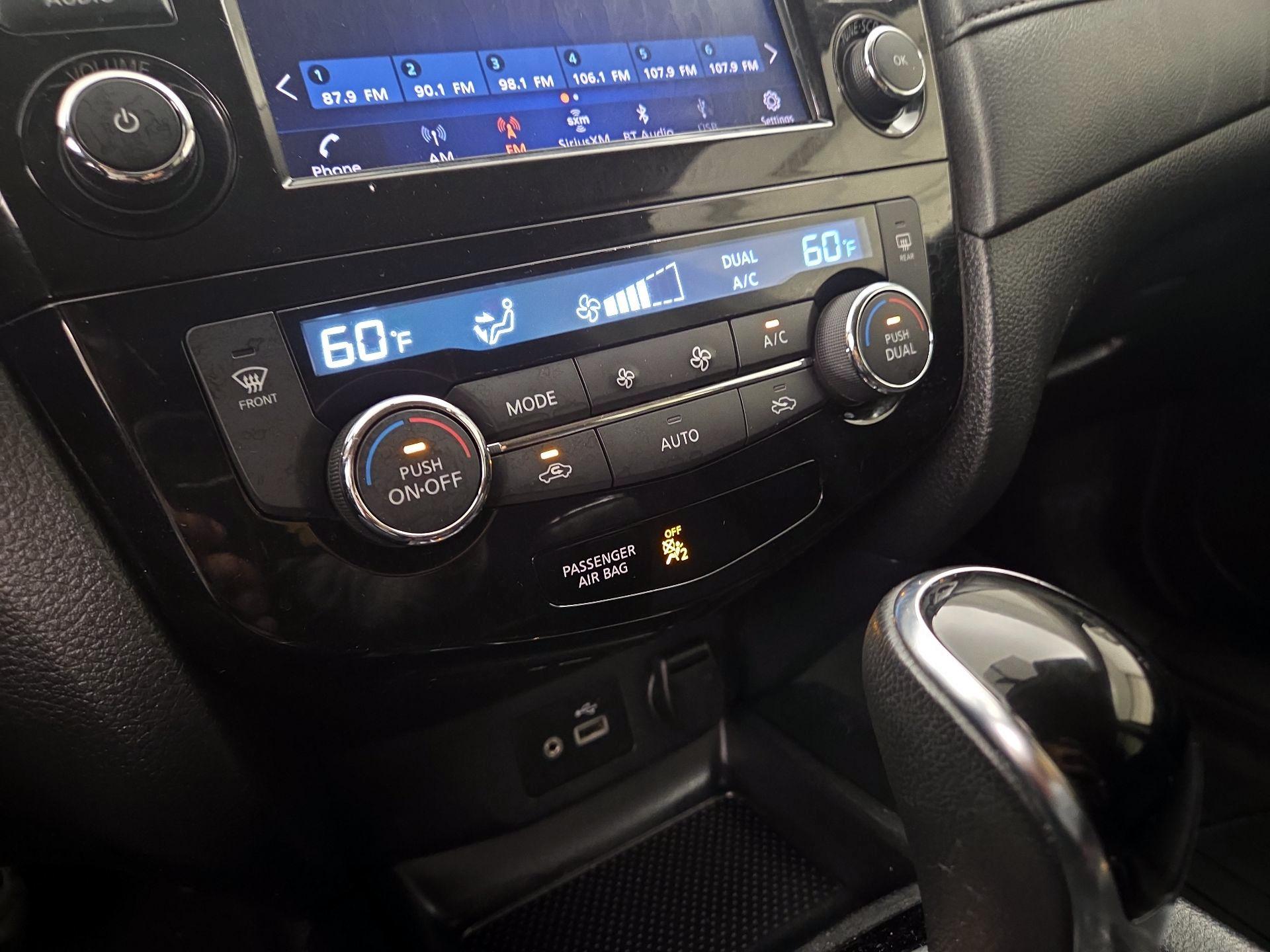 Thumbnail: 2018 Nissan Rogue - 16