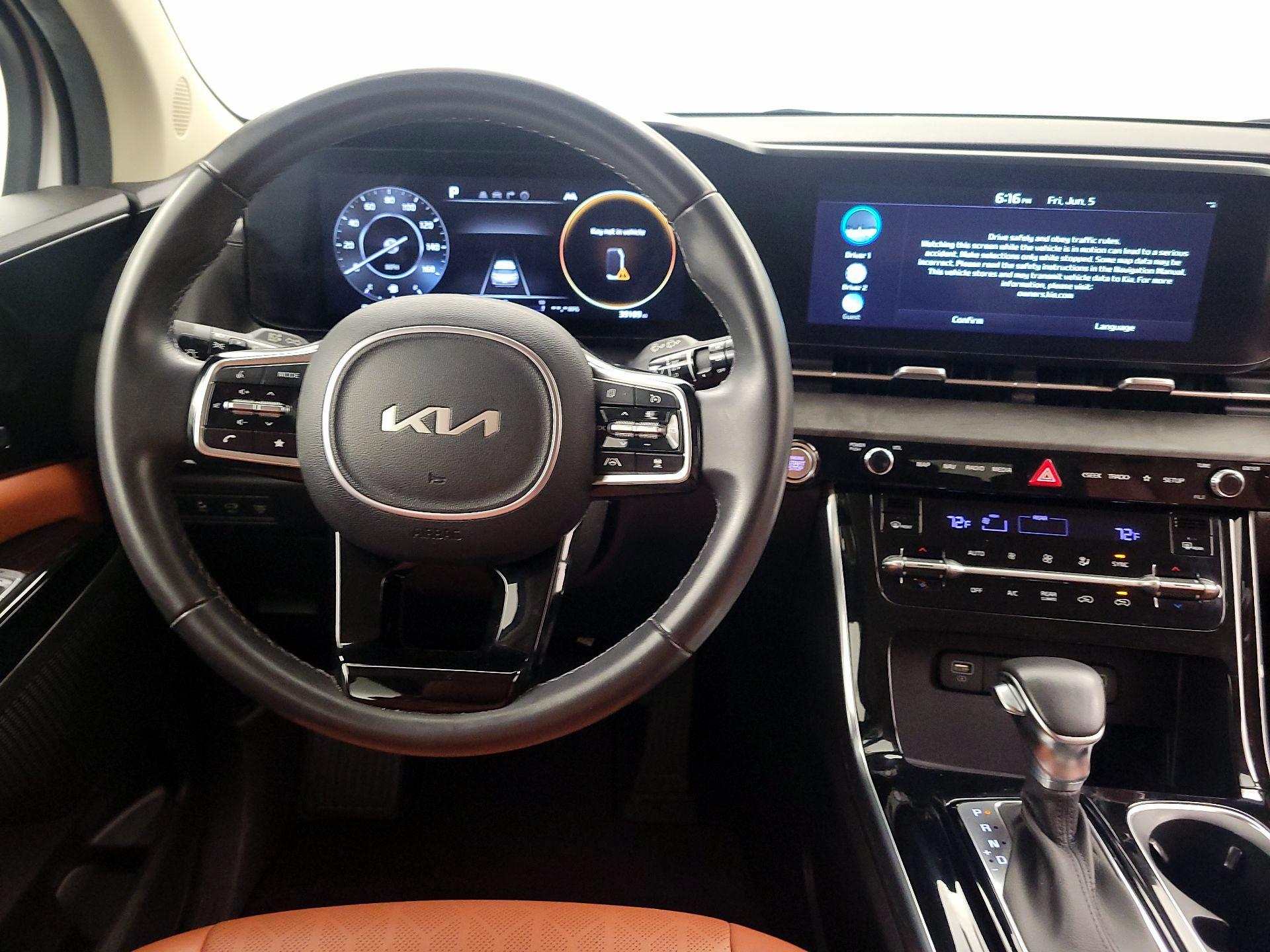 Thumbnail: 2023 Kia Carnival - 10