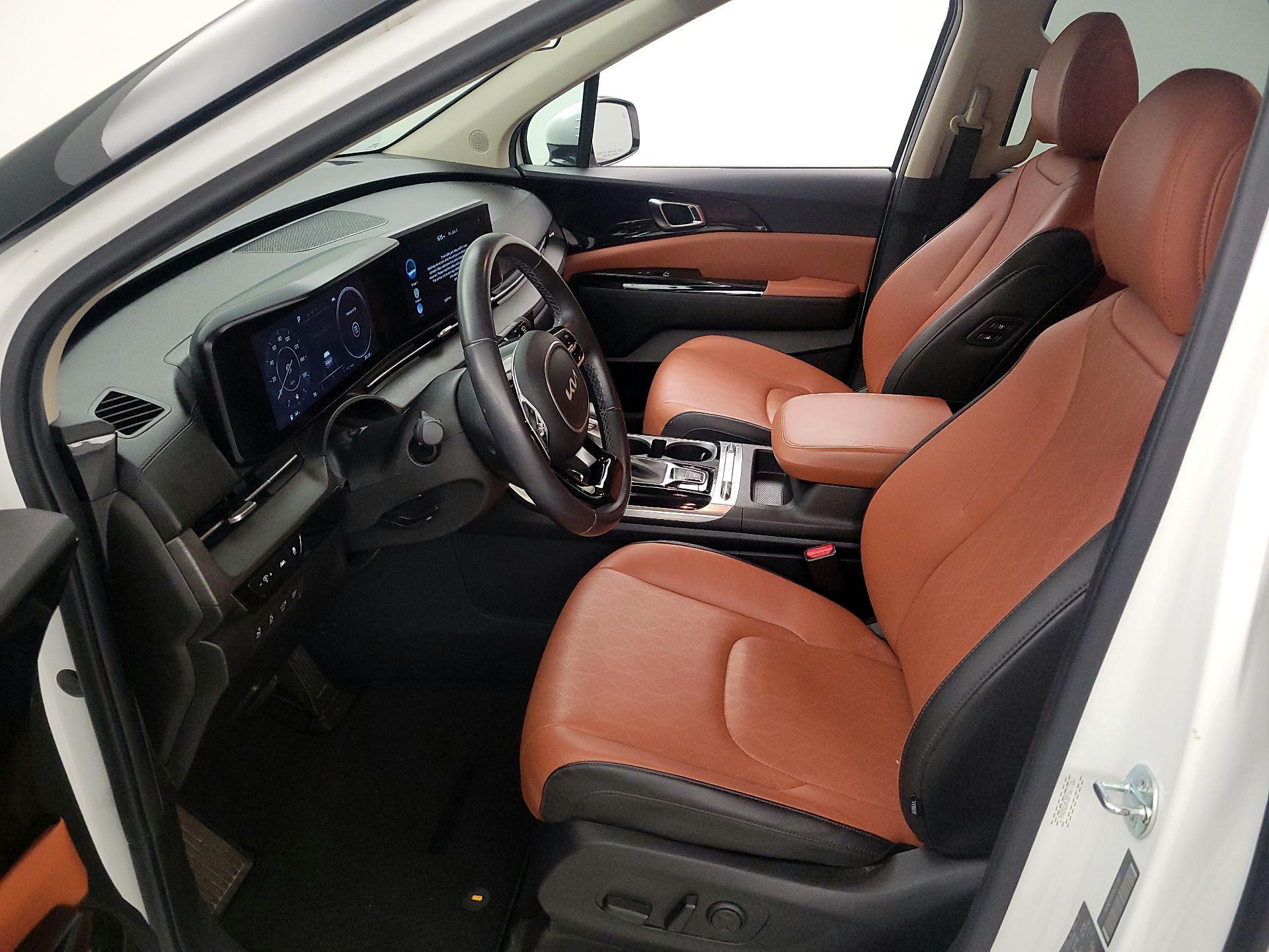 Thumbnail: 2023 Kia Carnival - 11