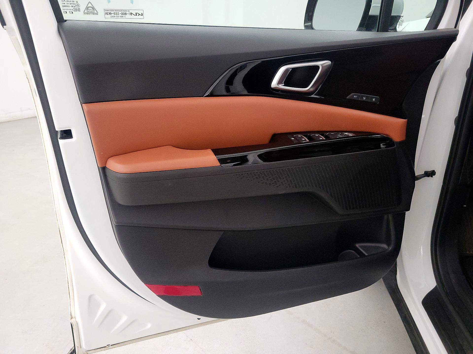 Thumbnail: 2023 Kia Carnival - 12