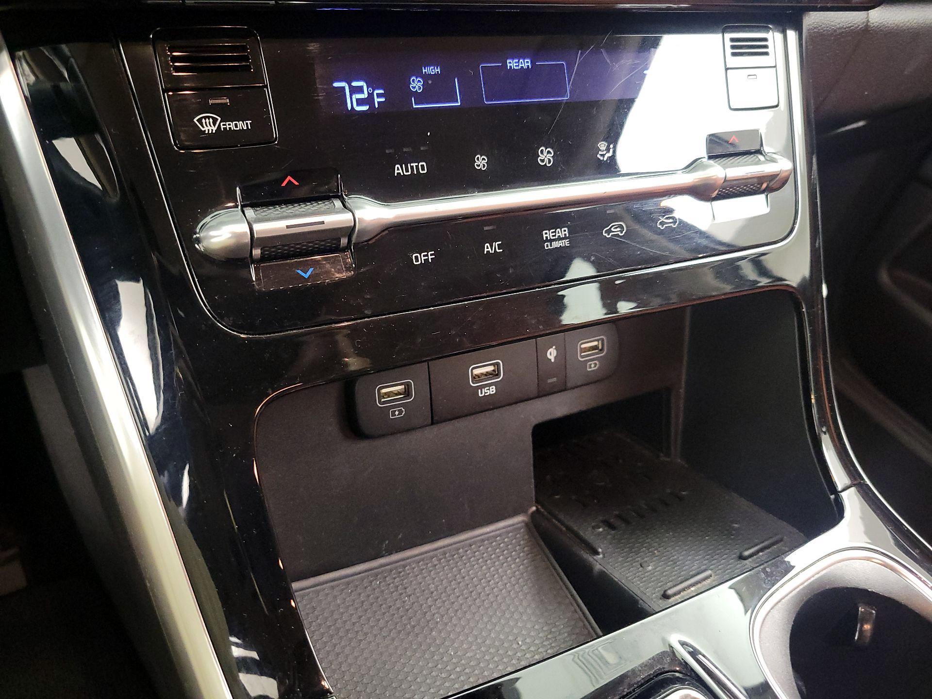 Thumbnail: 2023 Kia Carnival - 17