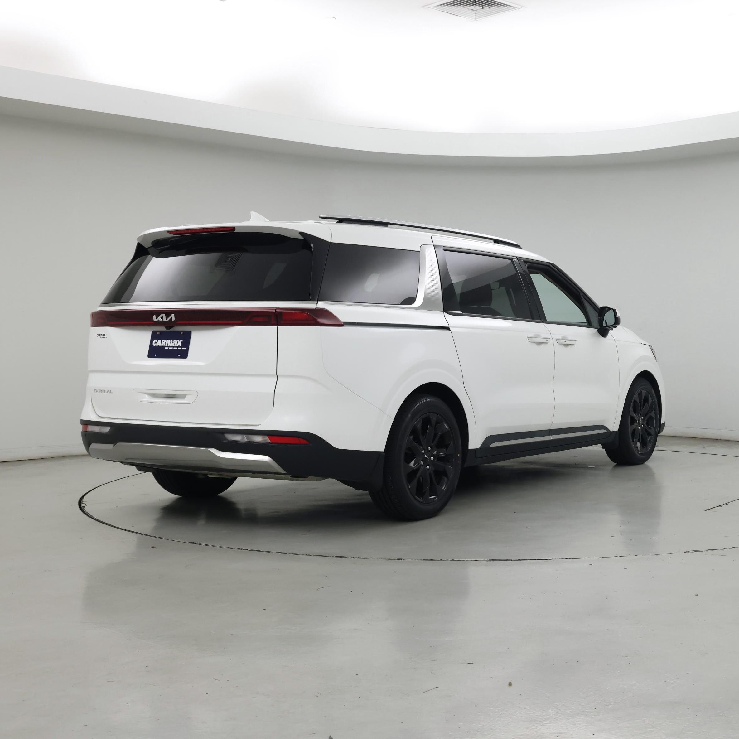 Thumbnail: 2023 Kia Carnival - 8