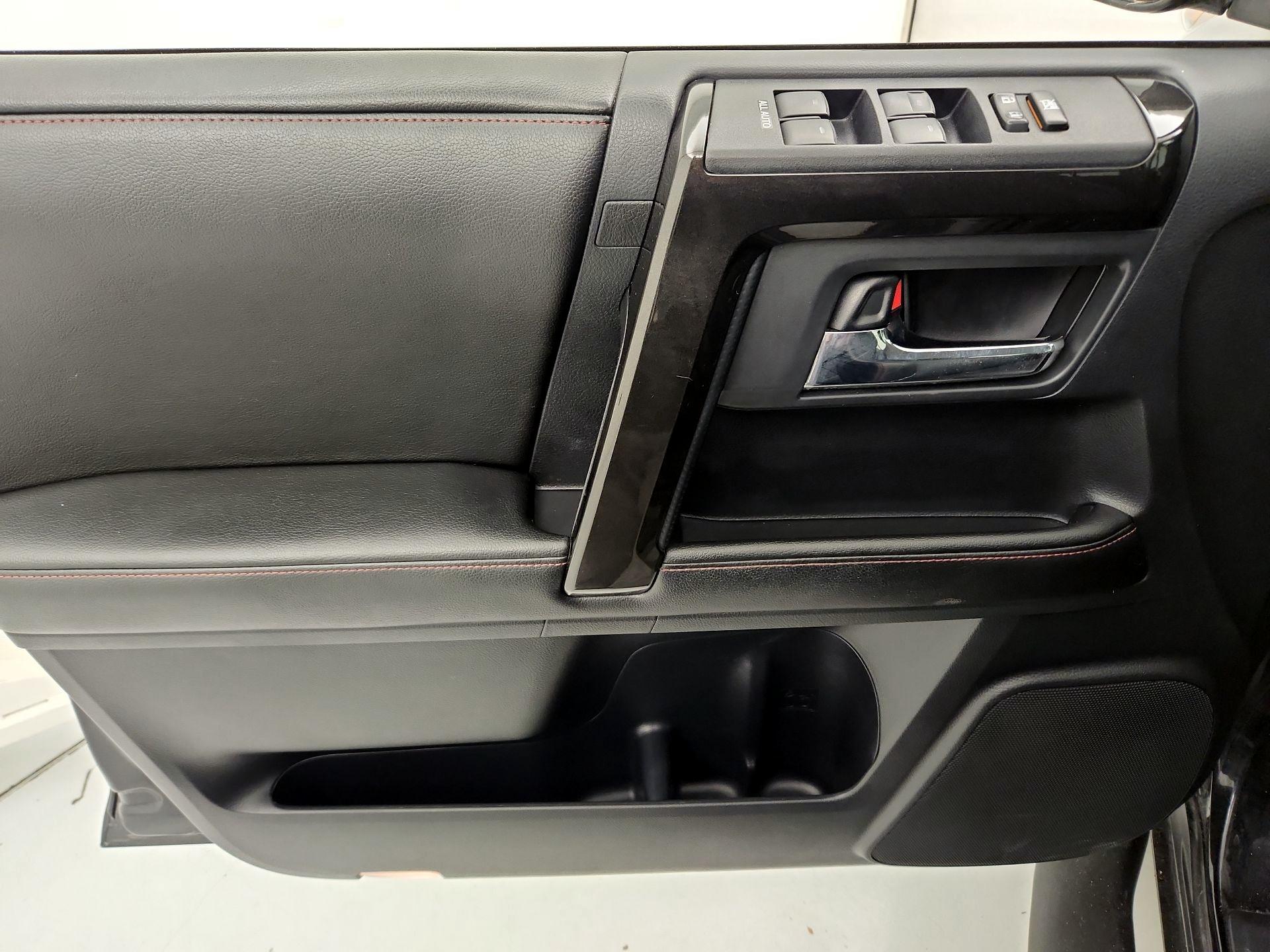 Thumbnail: 2015 Toyota 4Runner - 12