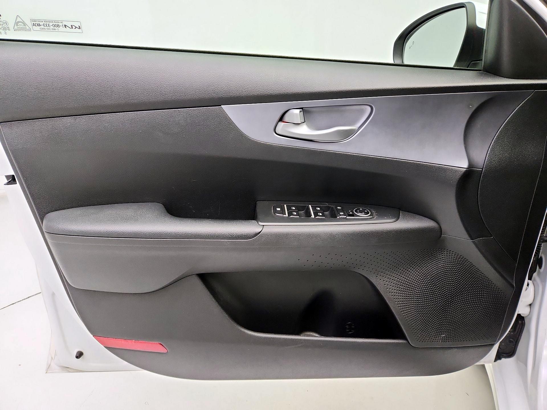 Thumbnail: 2022 Kia Forte - 12