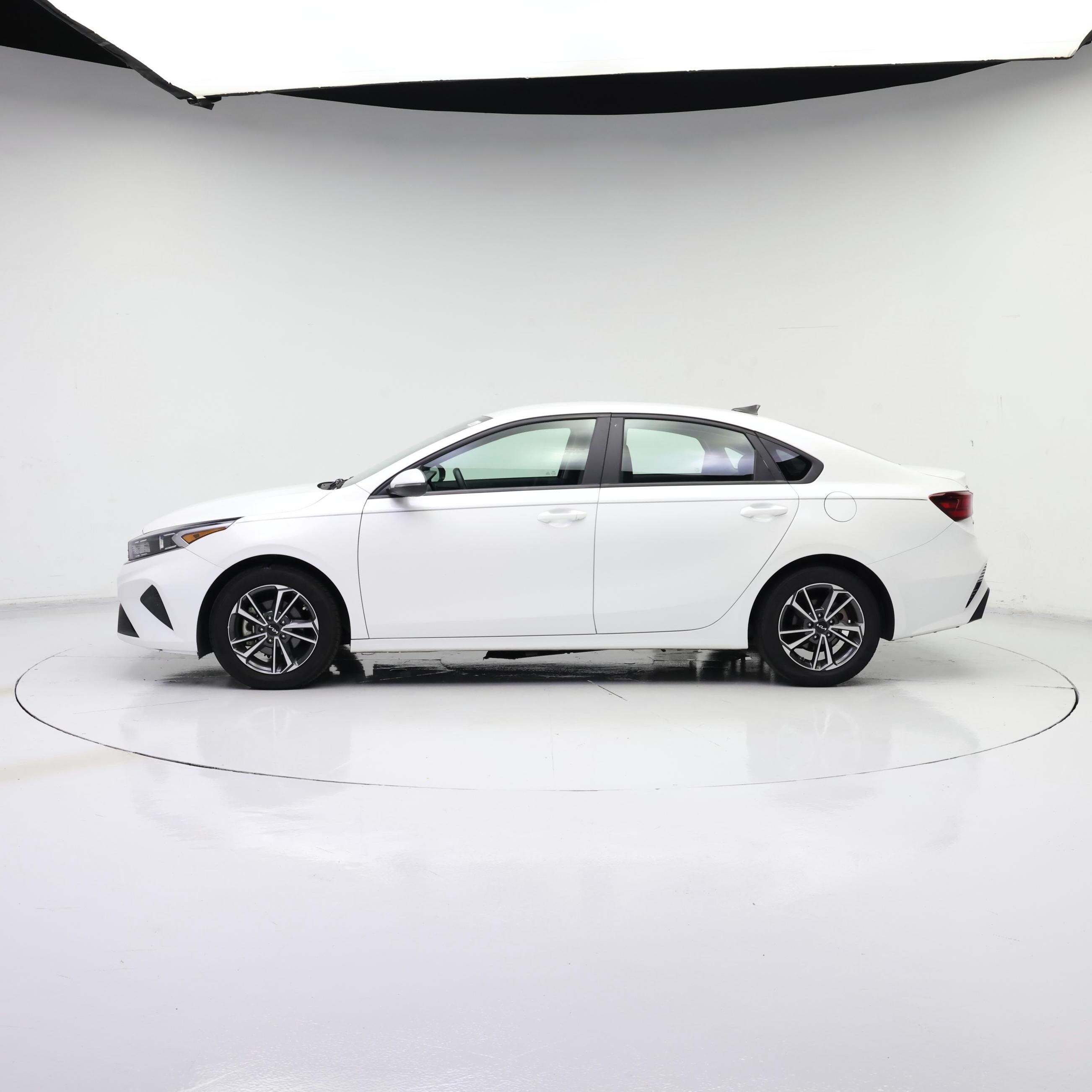 Thumbnail: 2022 Kia Forte - 3