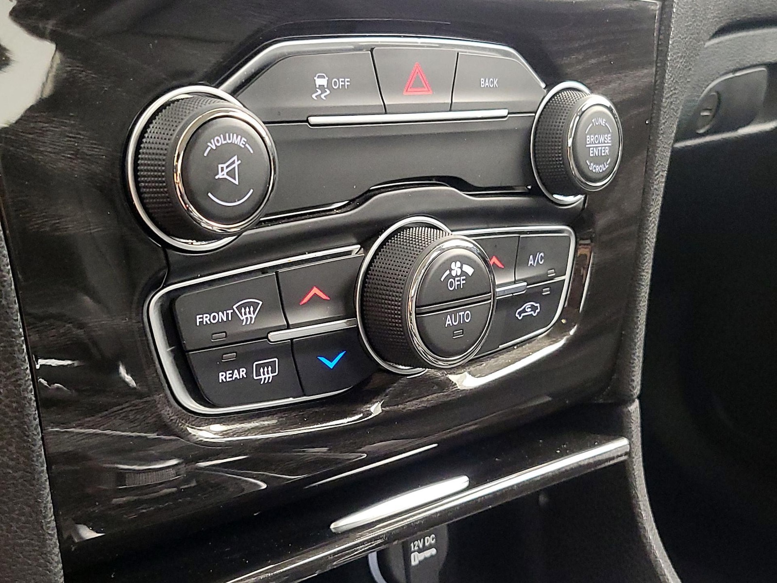 2015 Chrysler 300 Limited - Photo 16
