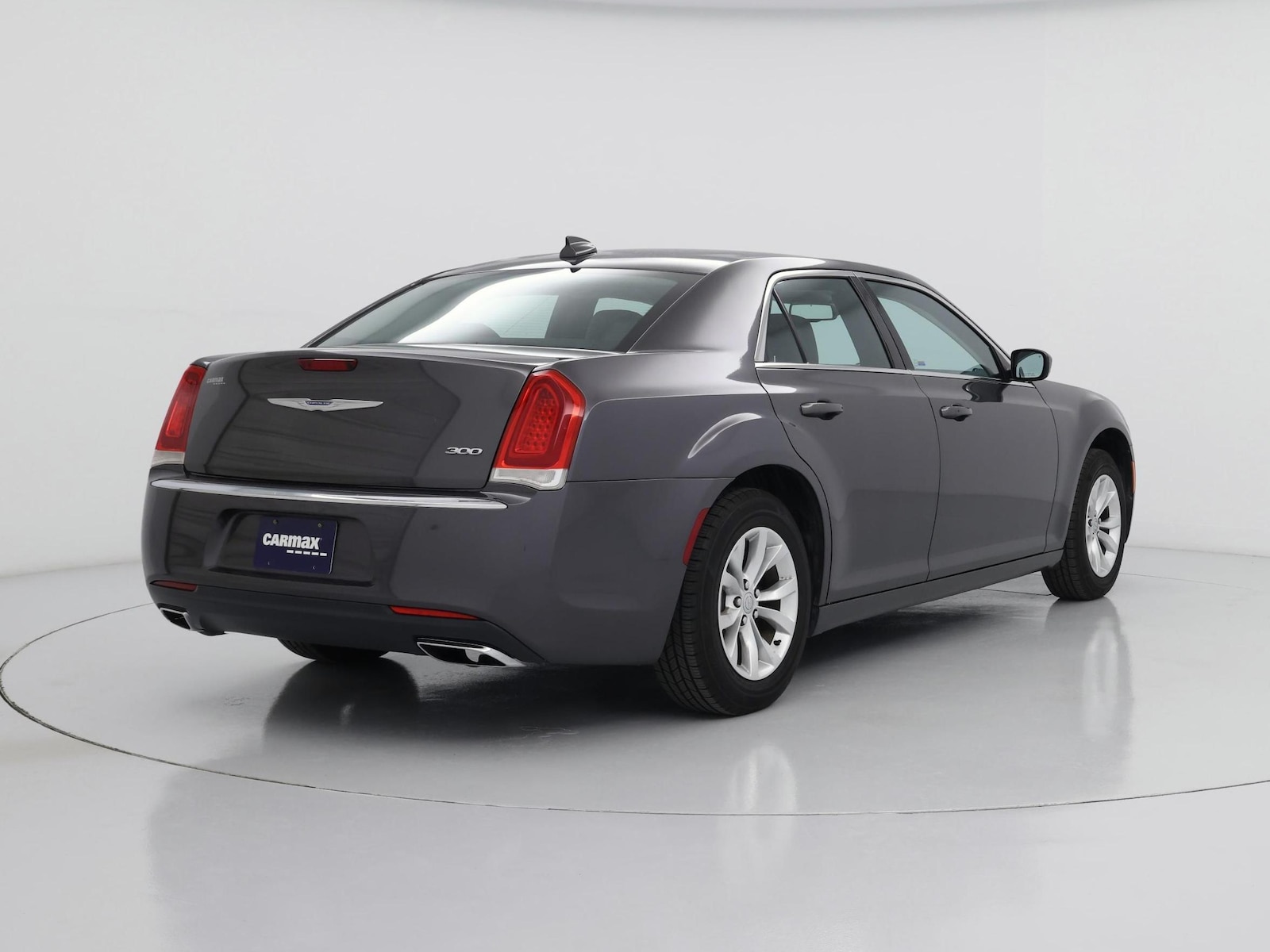 2015 Chrysler 300 Limited - Photo 9