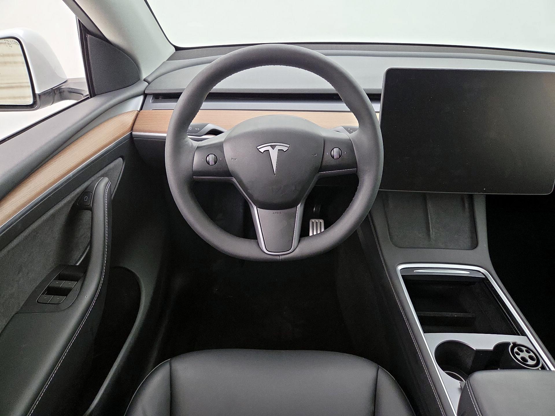 Thumbnail: 2023 Tesla Model Y - 10