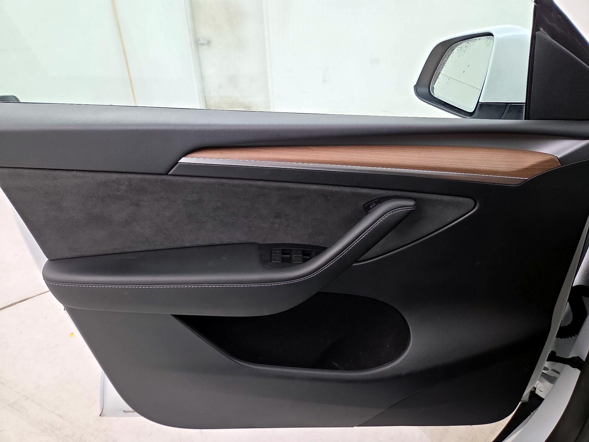 Thumbnail: 2023 Tesla Model Y - 12