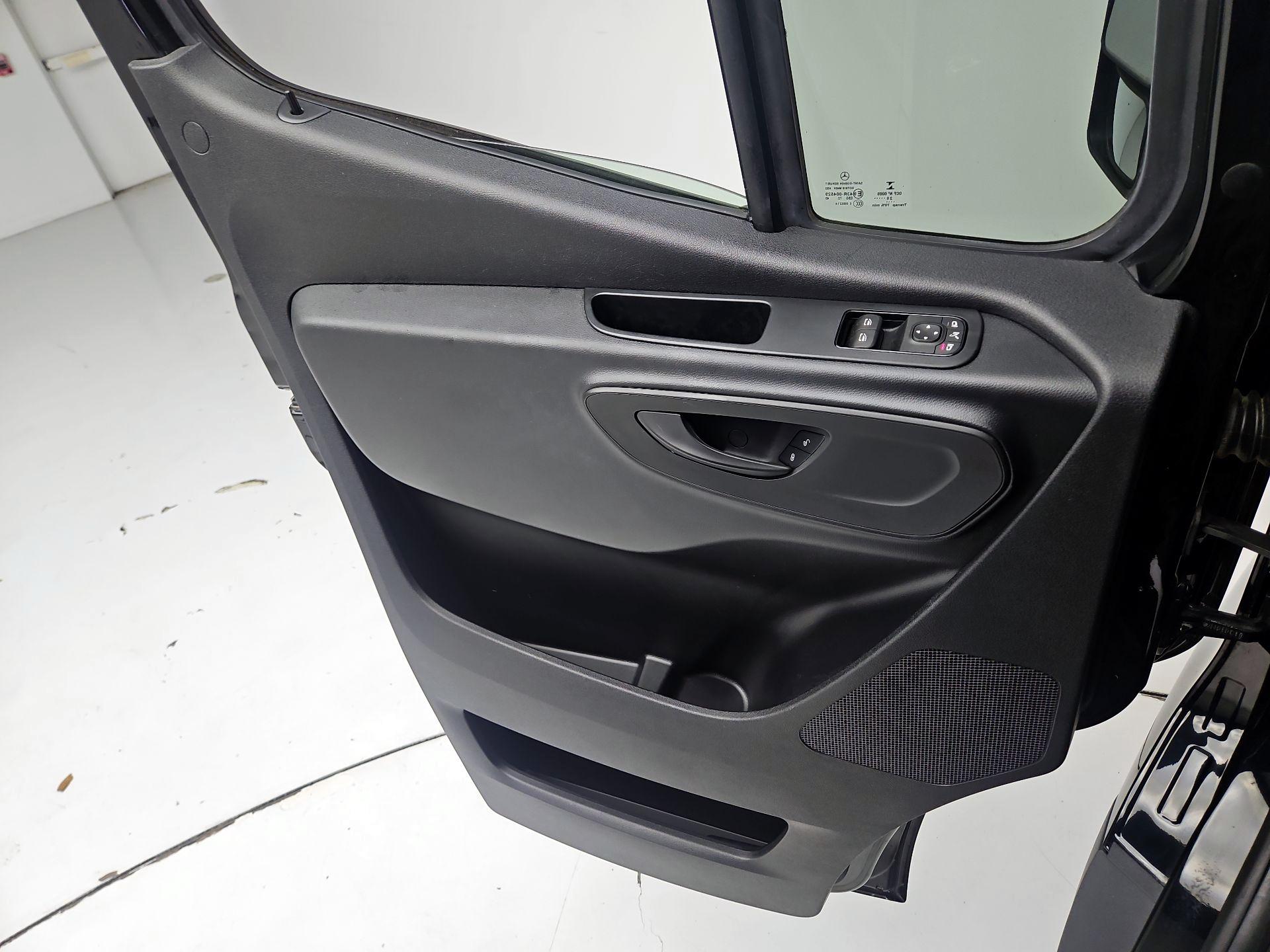 Thumbnail: 2020 Mercedes-Benz Sprinter - 12