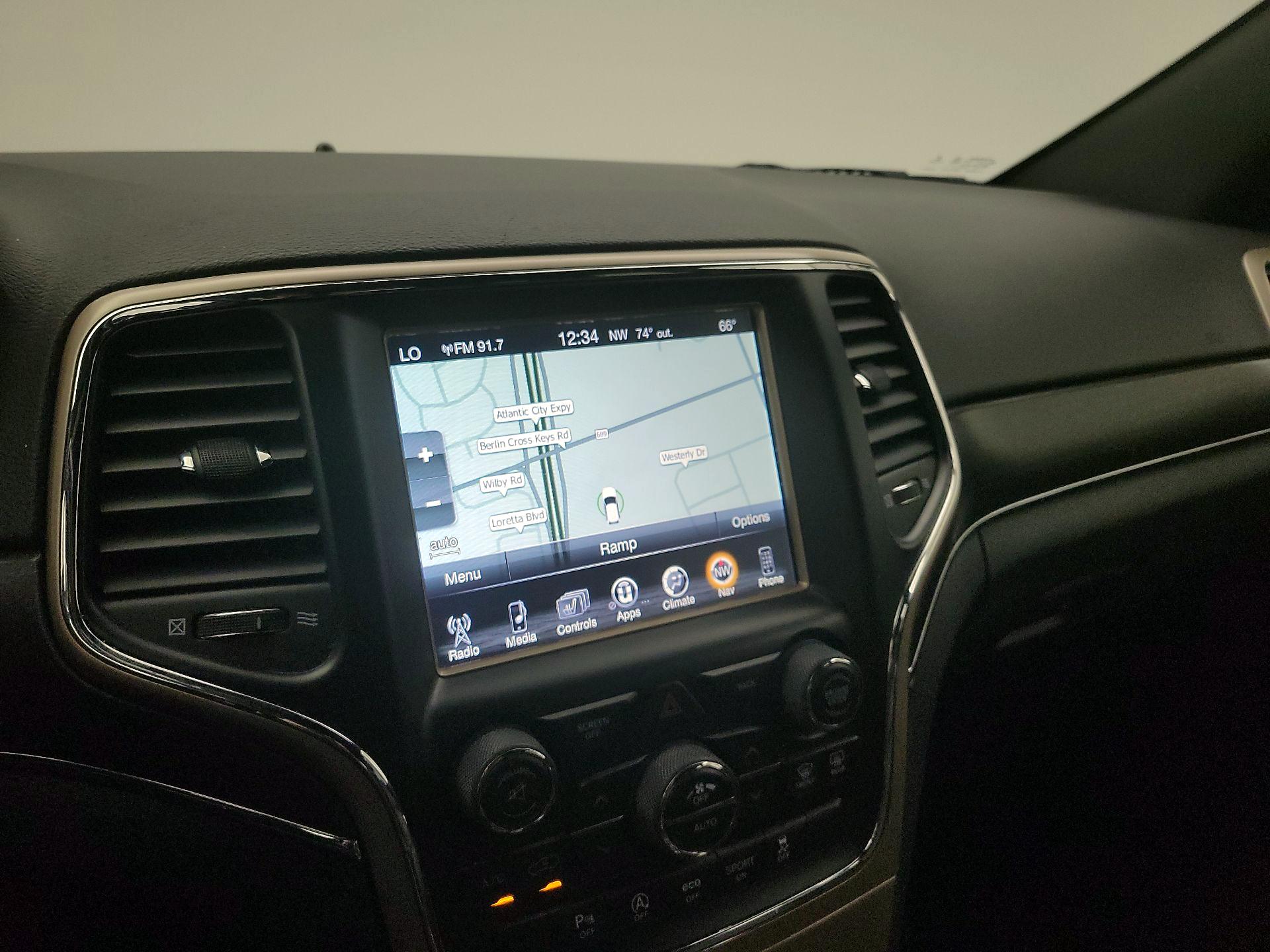 Thumbnail: 2017 Jeep Grand Cherokee - 14