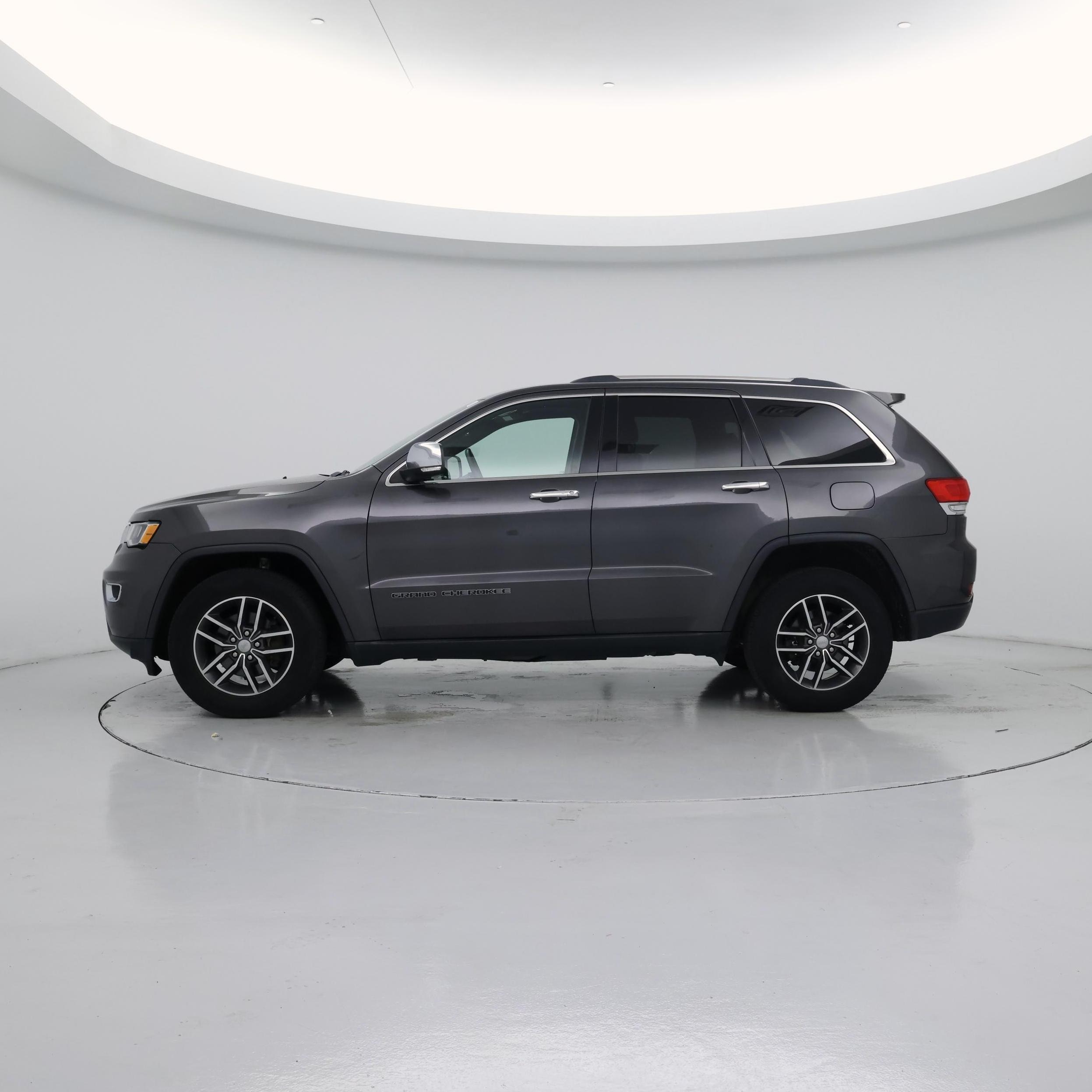 Thumbnail: 2017 Jeep Grand Cherokee - 3