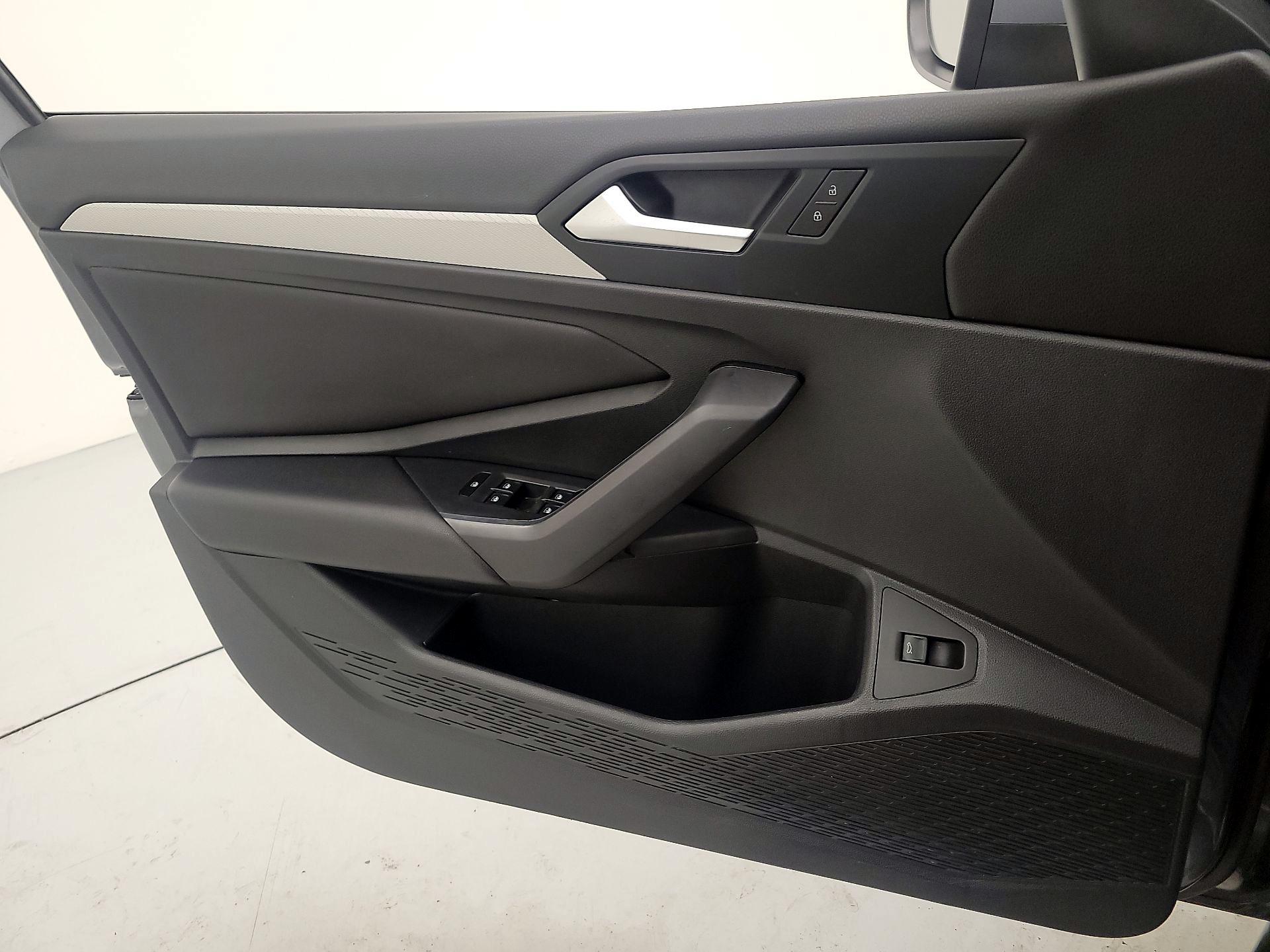 Thumbnail: 2019 Volkswagen Jetta - 12