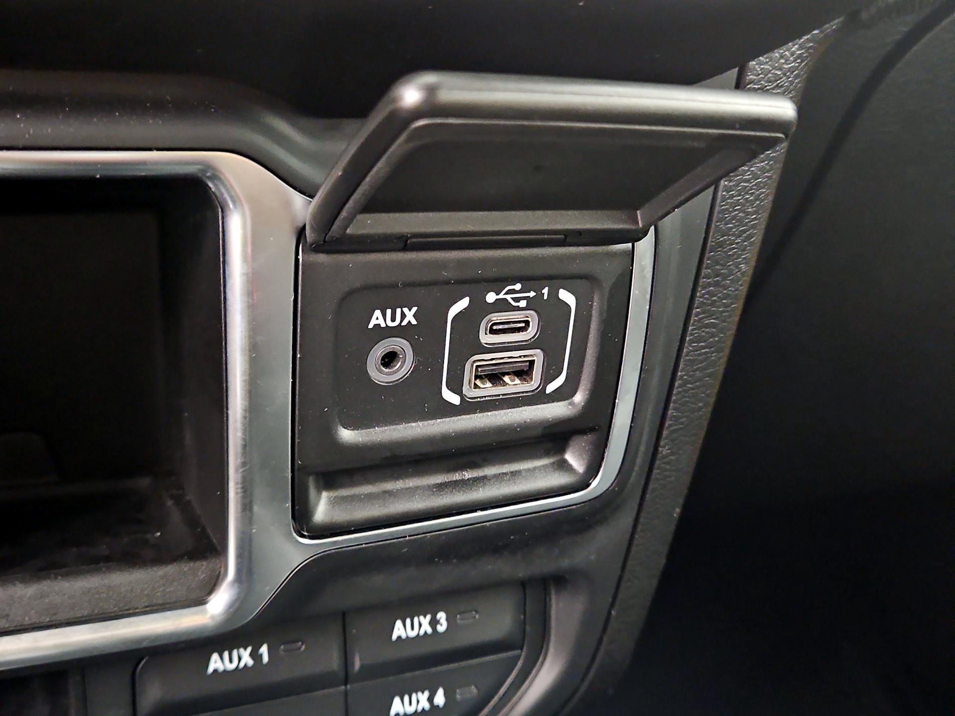 Thumbnail: 2021 Jeep Wrangler - 18