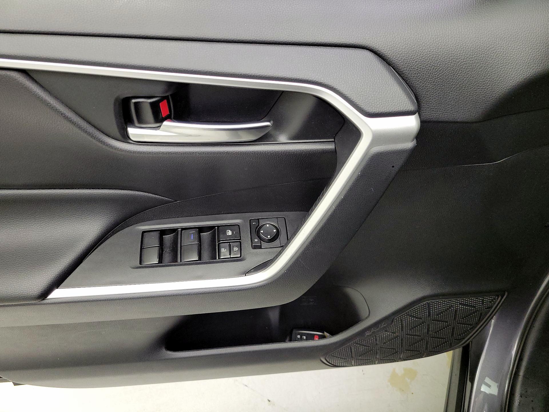 Thumbnail: 2021 Toyota RAV4 - 12