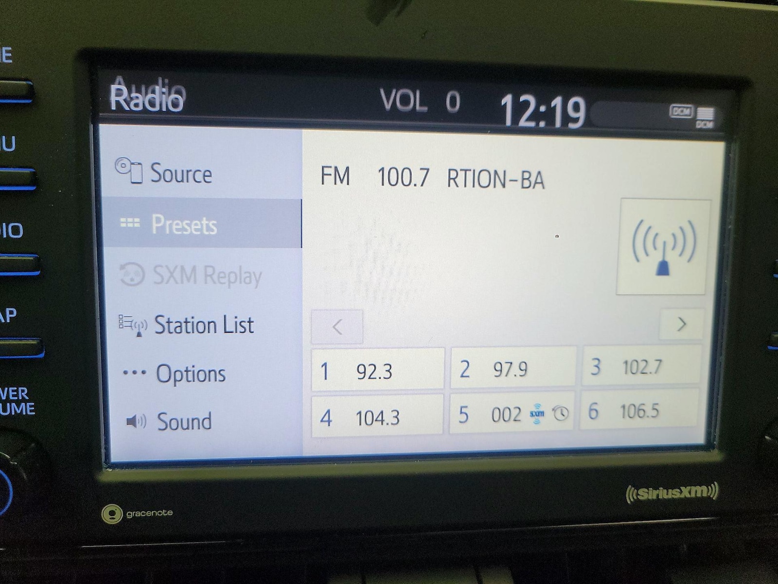 2021 Toyota RAV4 XLE - Photo 17