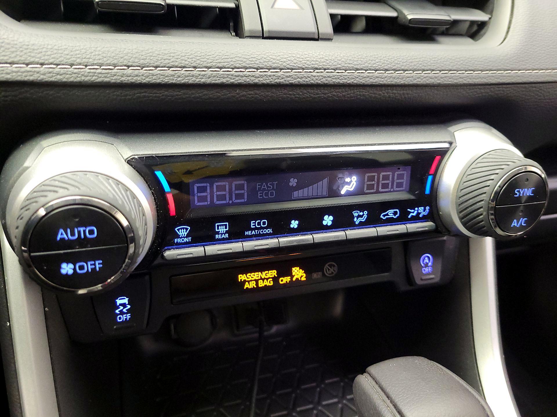 Thumbnail: 2021 Toyota RAV4 - 17