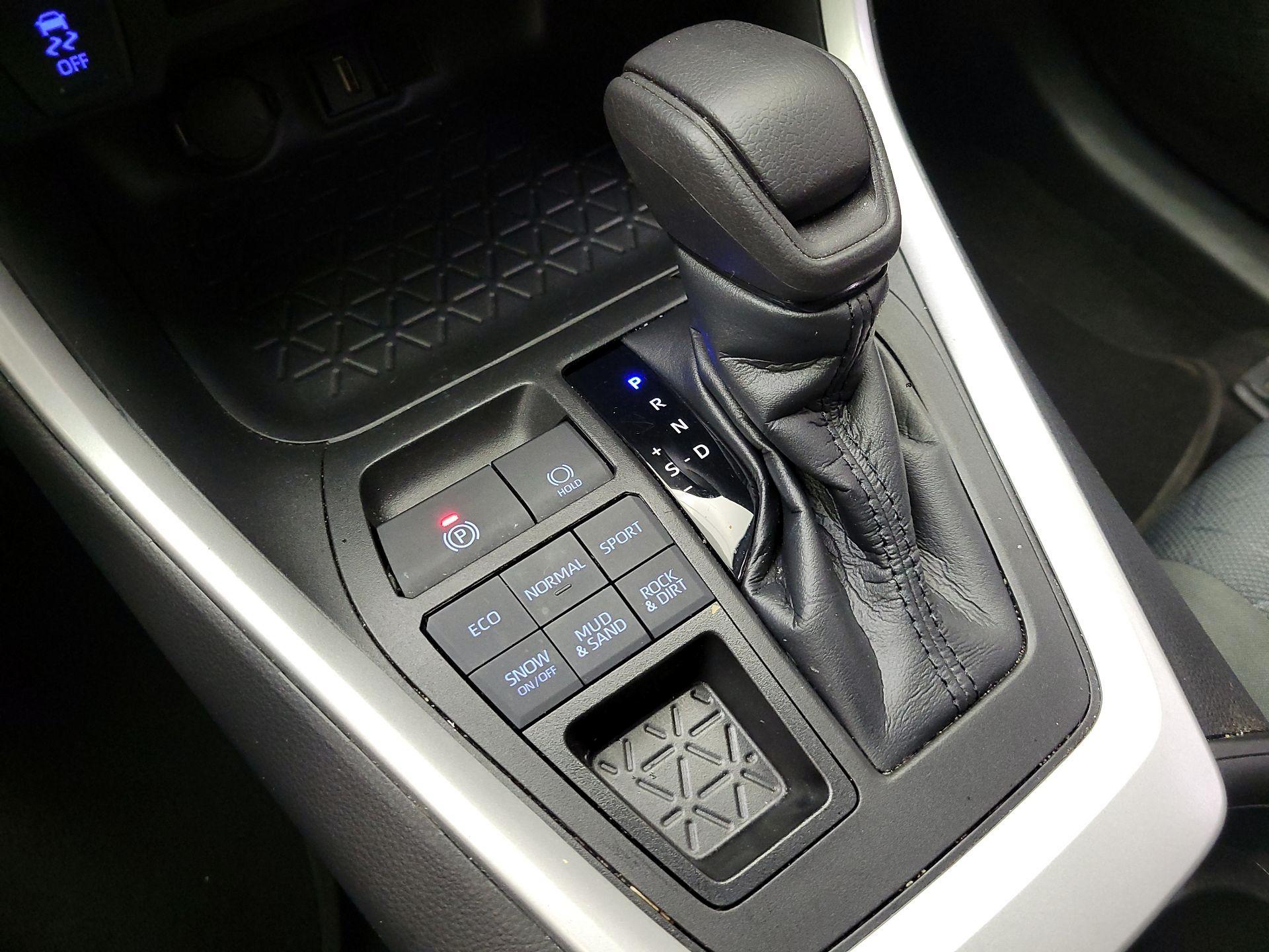 Thumbnail: 2021 Toyota RAV4 - 18