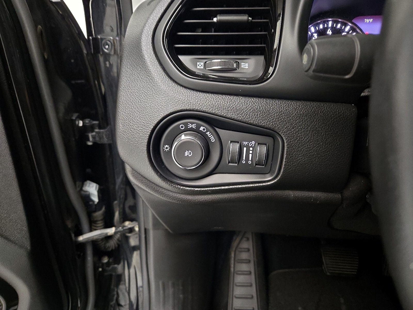 2018 Jeep Renegade Altitude Package - Photo 14