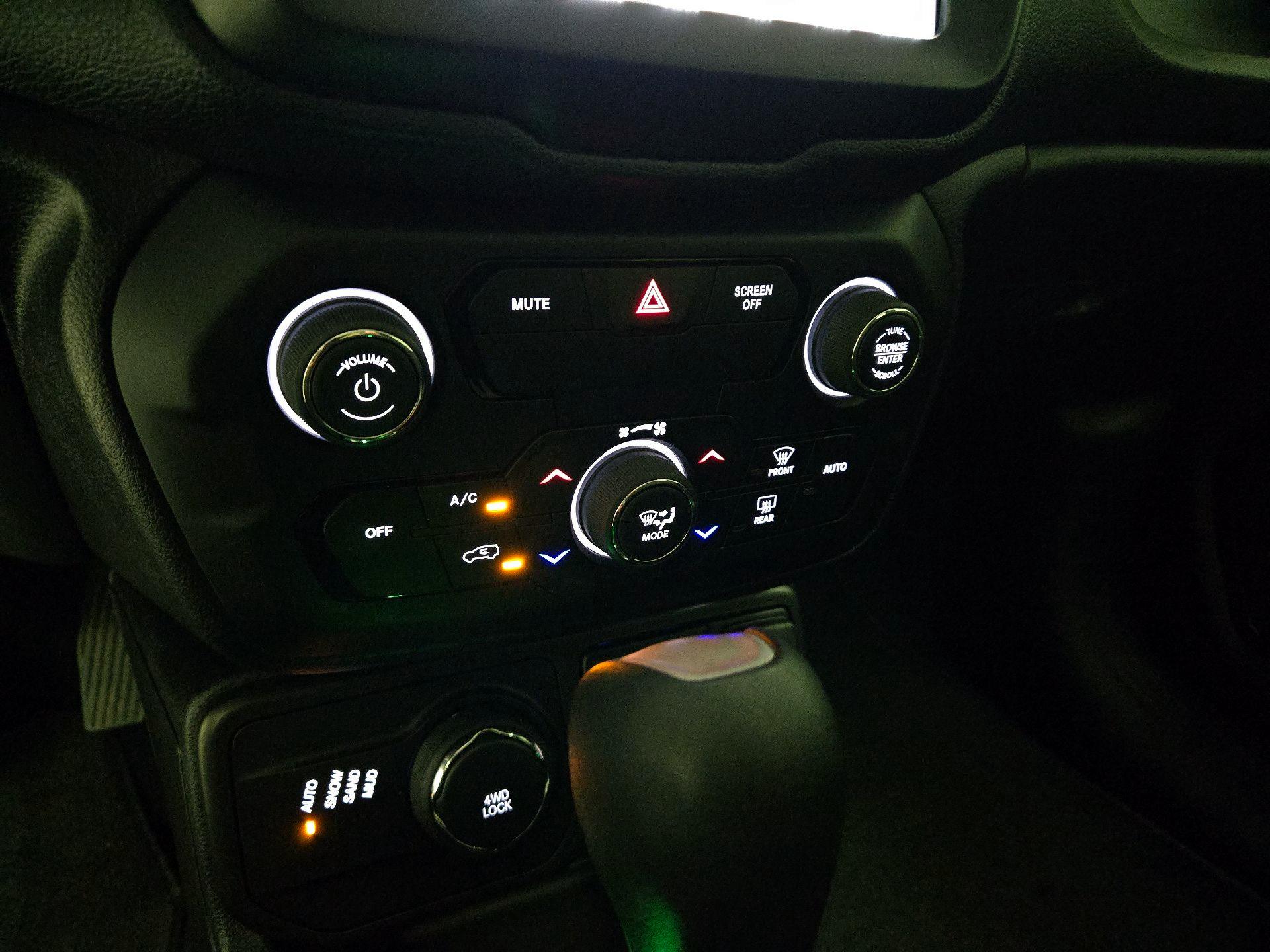 Thumbnail: 2018 Jeep Renegade - 17