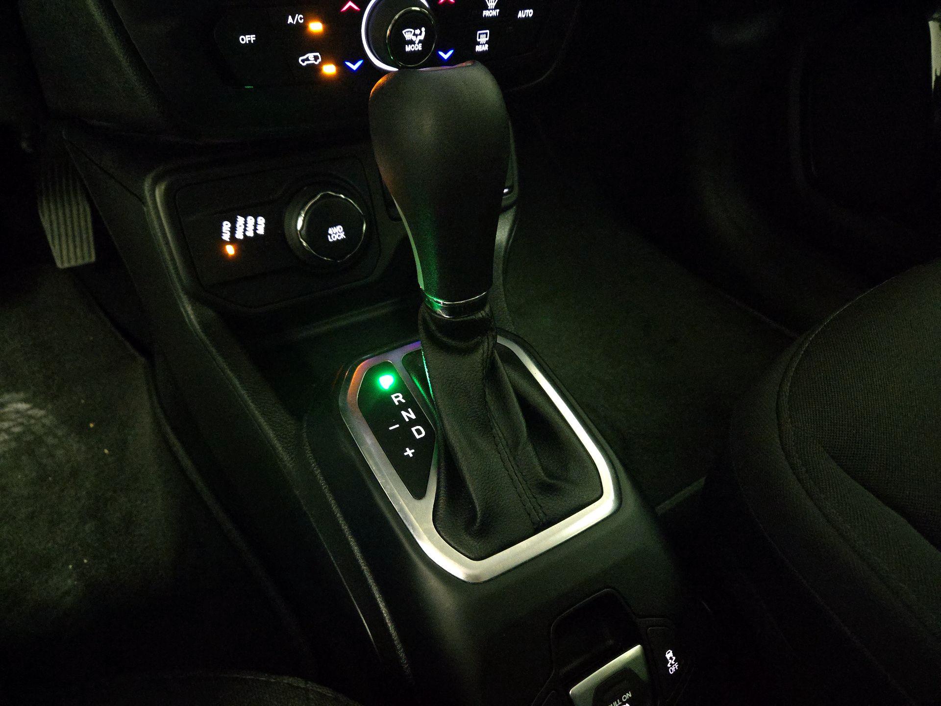 Thumbnail: 2018 Jeep Renegade - 18