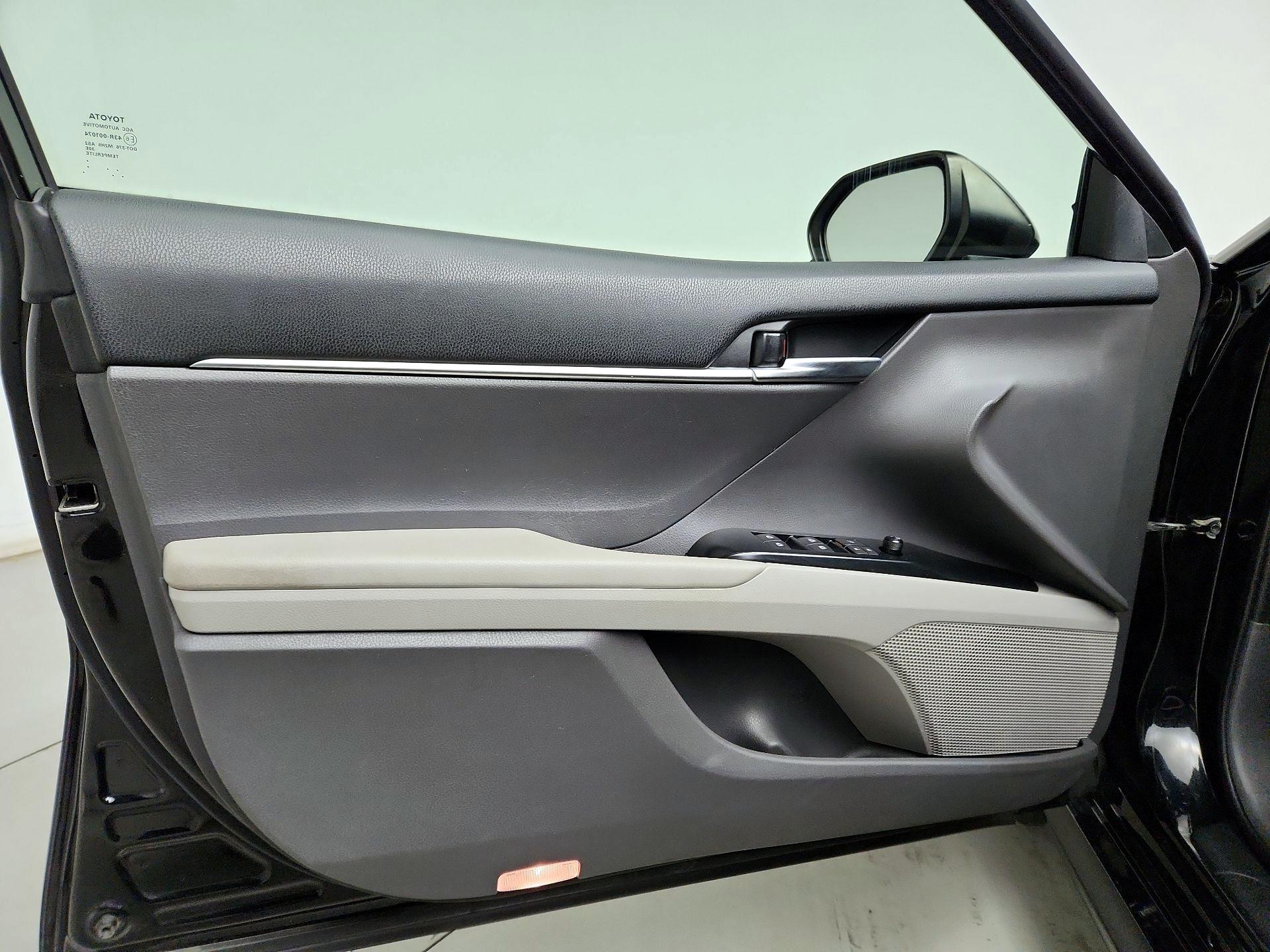 Thumbnail: 2019 Toyota Camry - 12