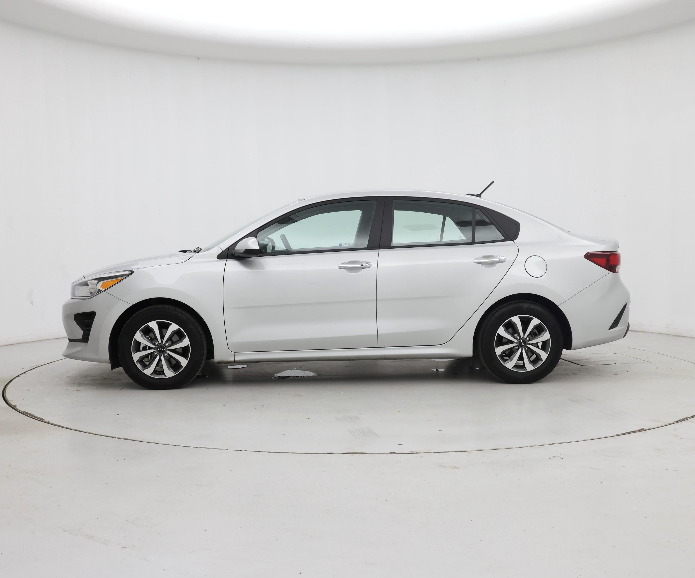Thumbnail: 2023 Kia Rio - 3